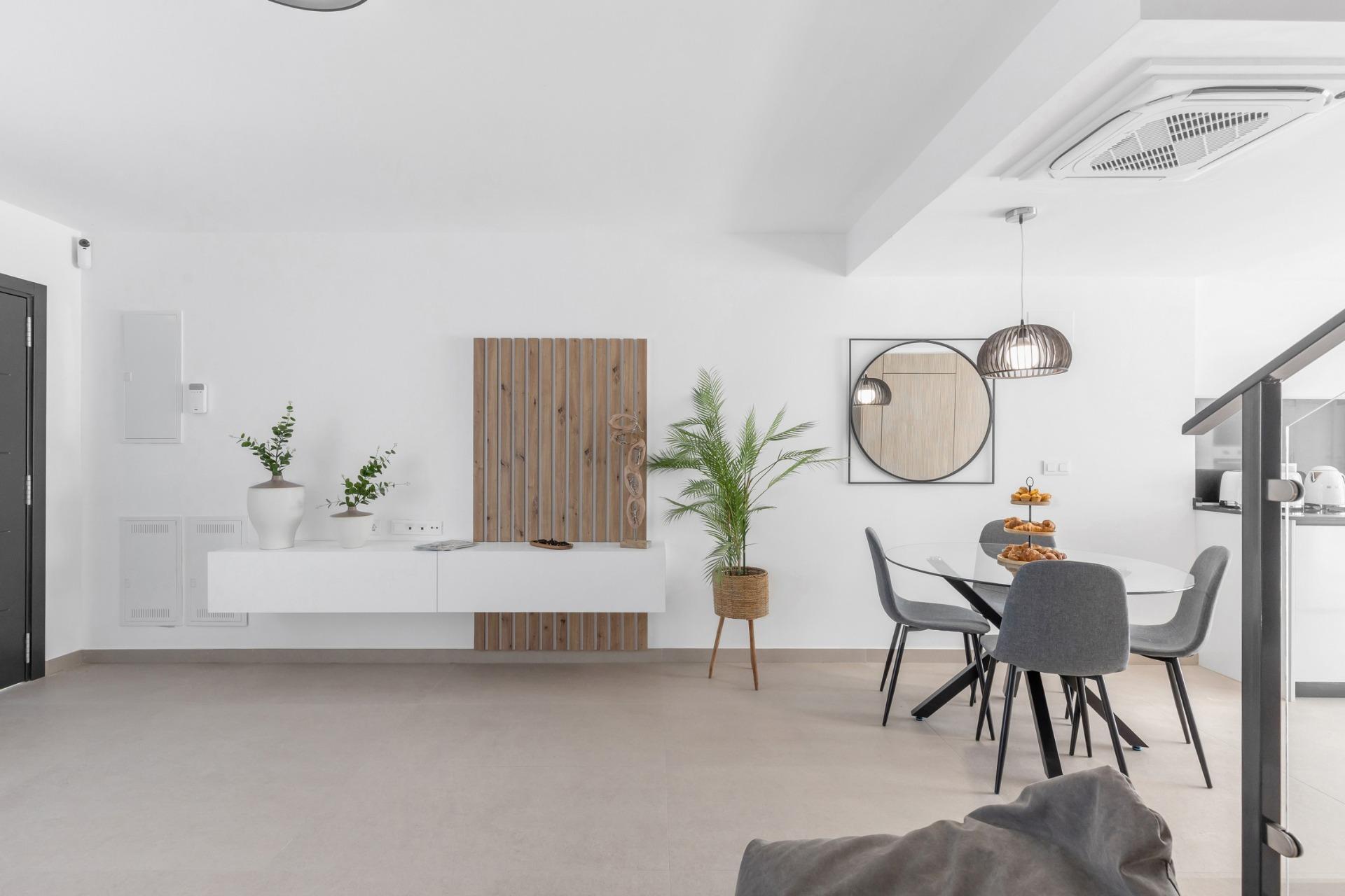 Villa de obra nueva con piscina privada y solárium en Rafal — 3 dorm.