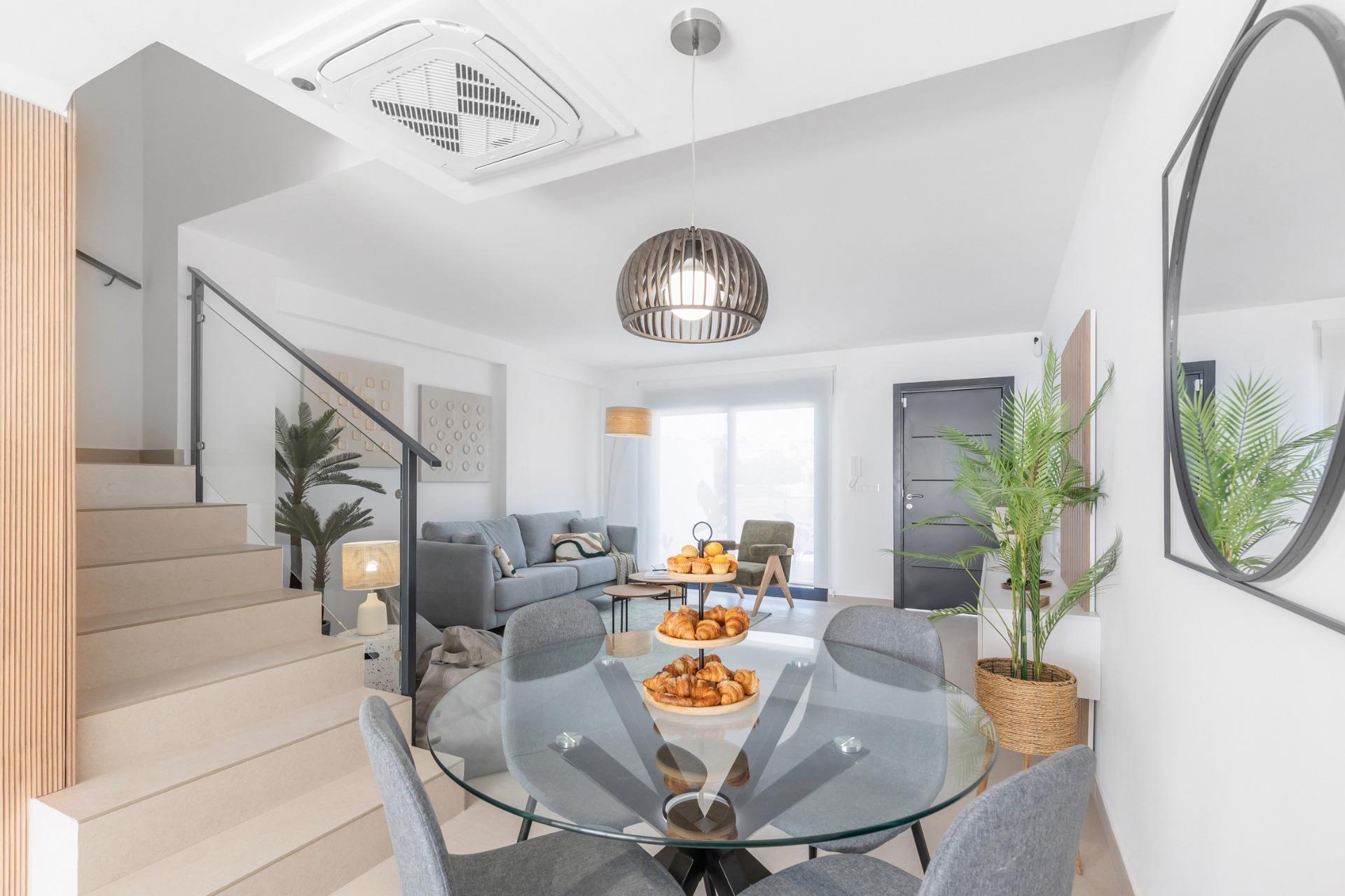 Villa de obra nueva con piscina privada y solárium en Rafal — 3 dorm.