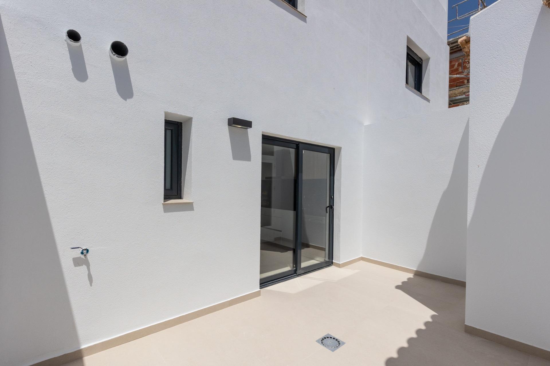 Villa de obra nueva con piscina privada y solárium en Rafal — 3 dorm.