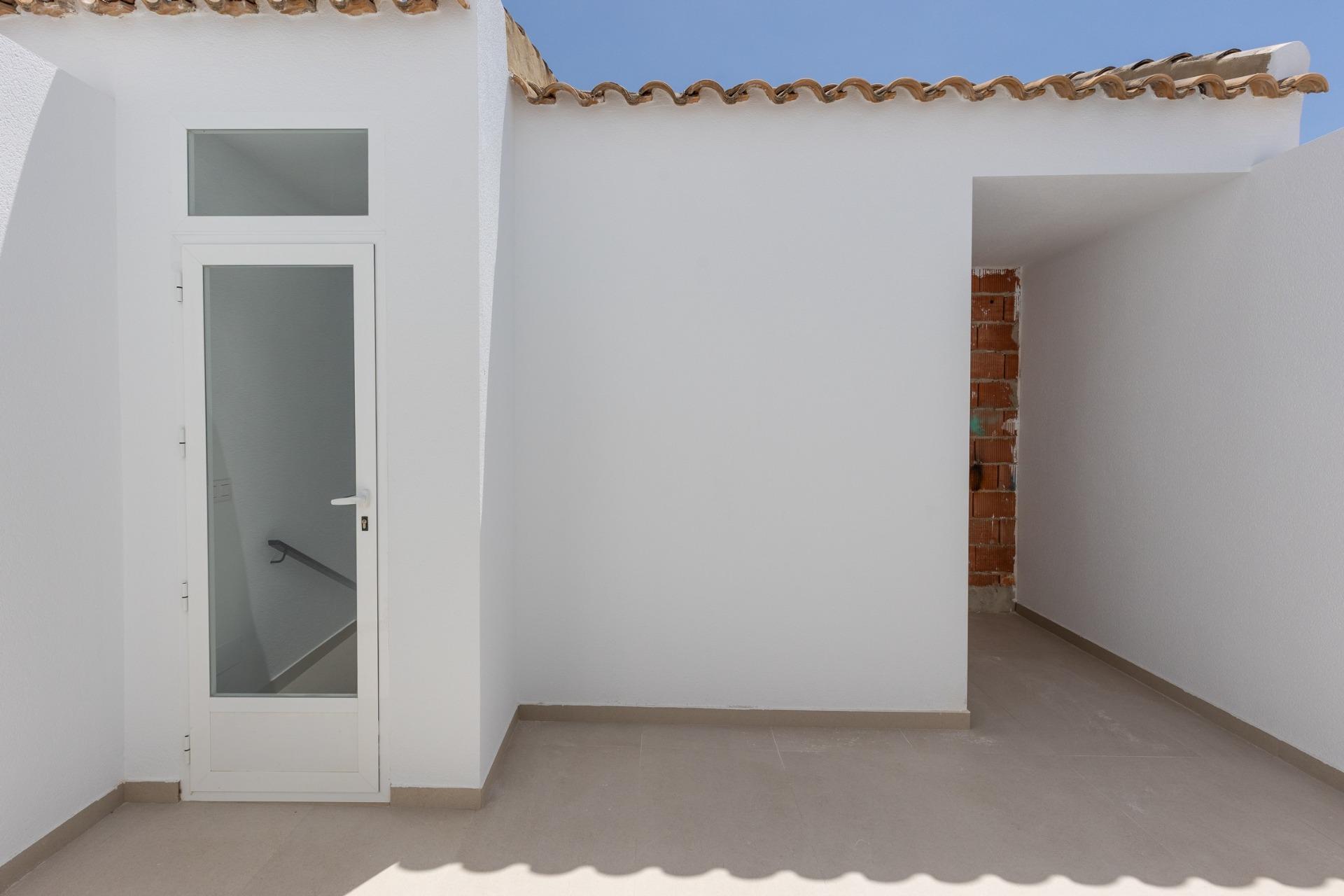 Villa de obra nueva con piscina privada y solárium en Rafal — 3 dorm.