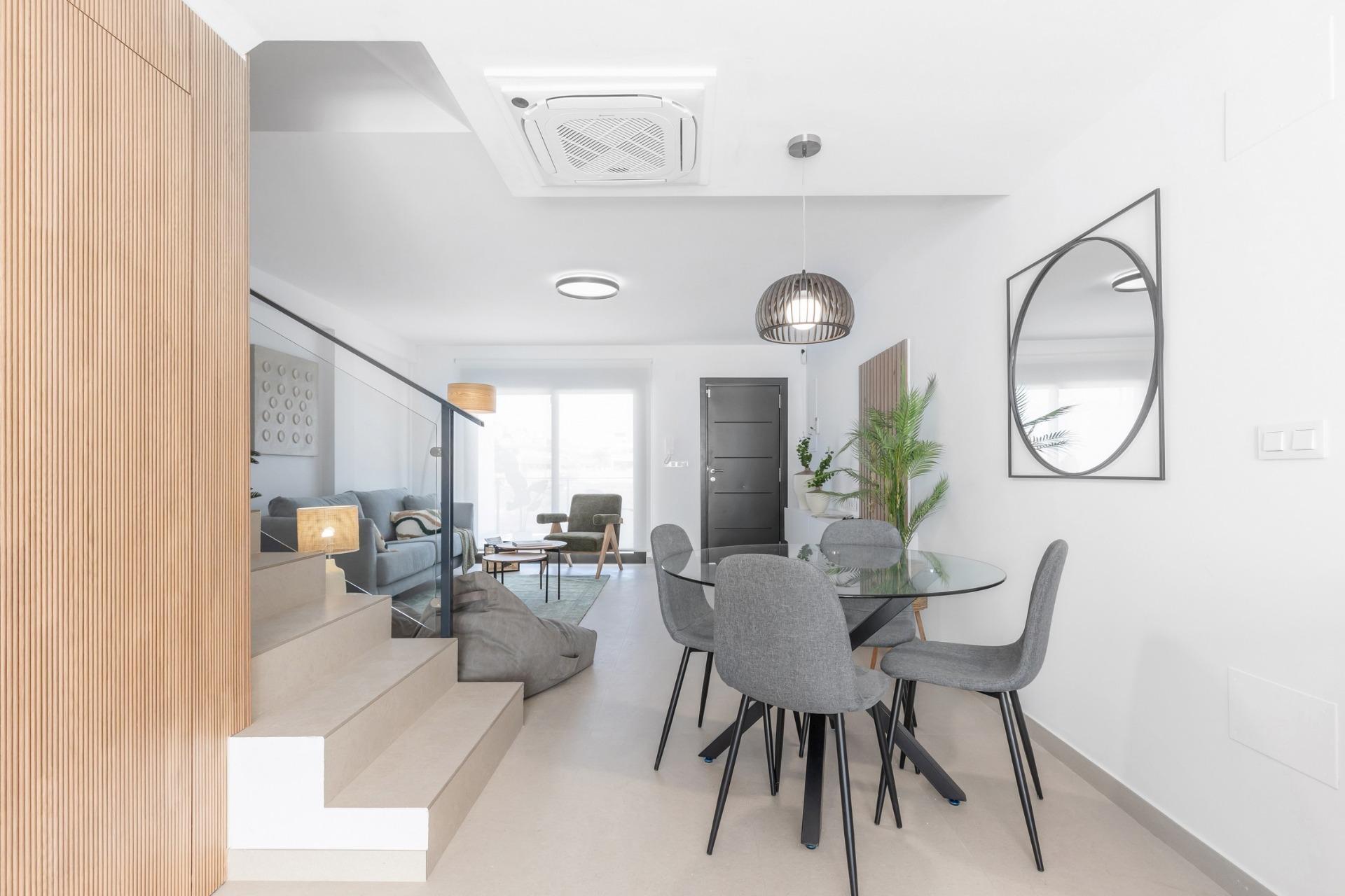 Villa de obra nueva con piscina privada y solárium en Rafal — 3 dorm.