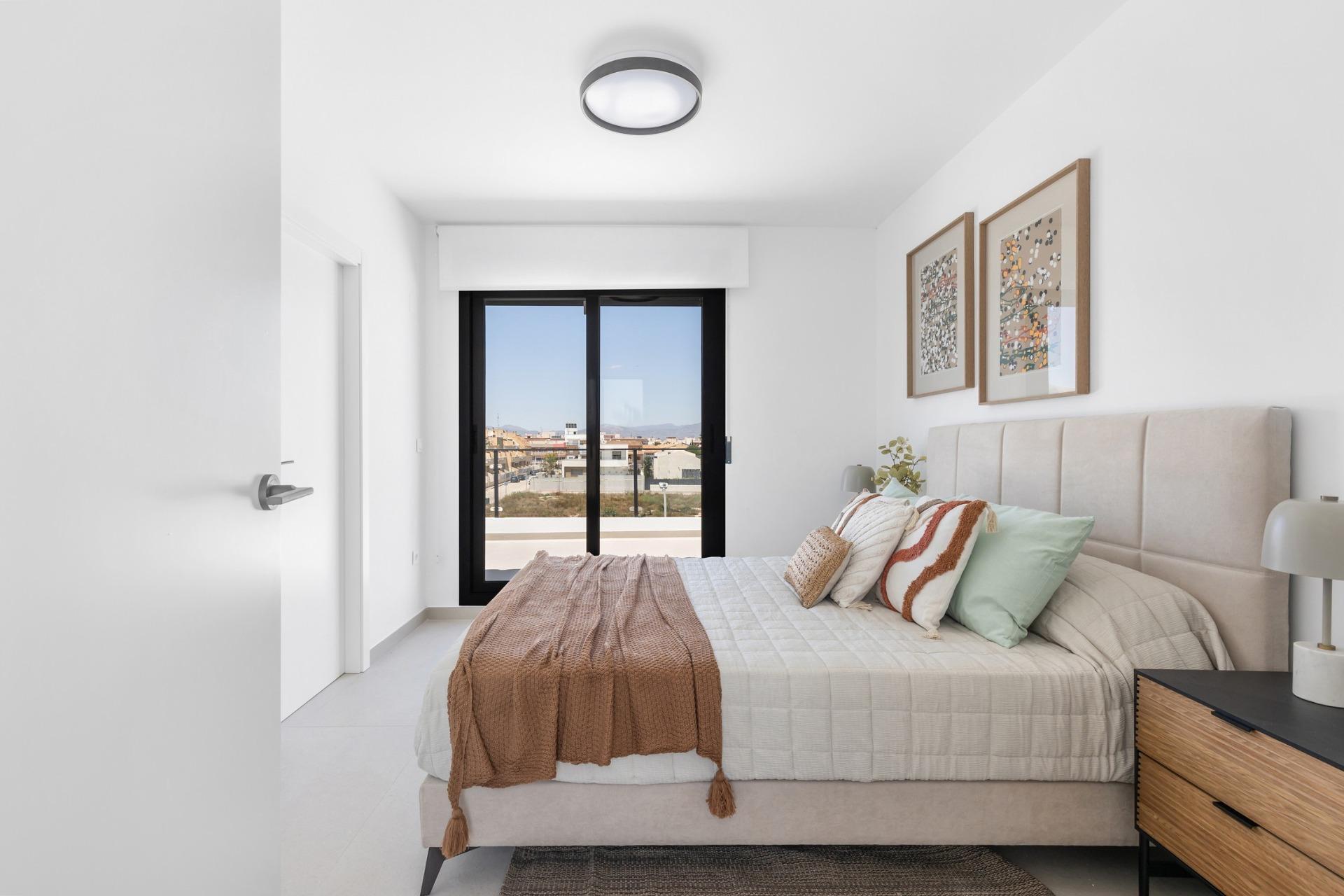 Villa de obra nueva con piscina privada y solárium en Rafal — 3 dorm.