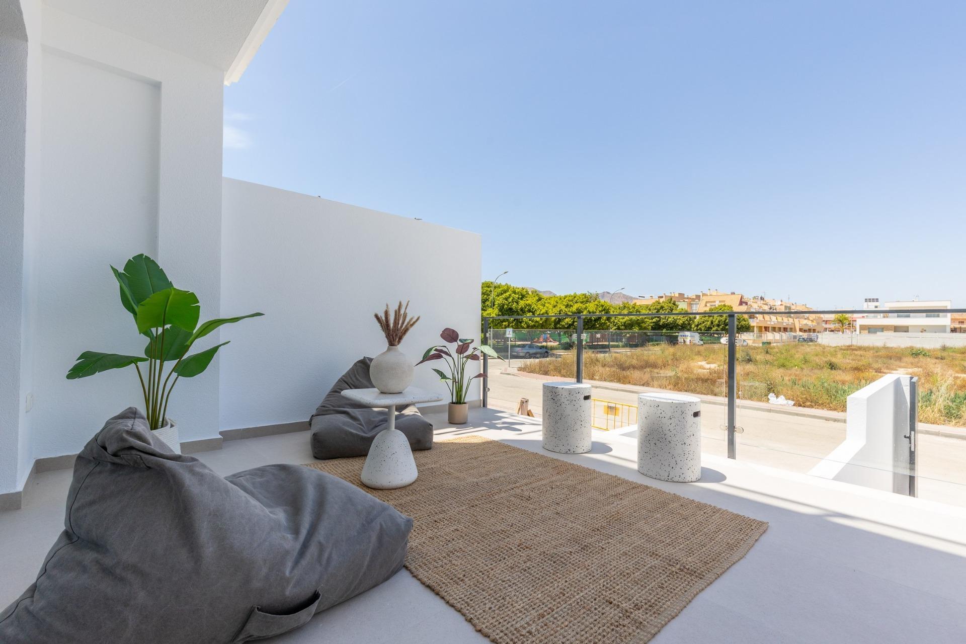 Villa de obra nueva con piscina privada y solárium en Rafal — 3 dorm.
