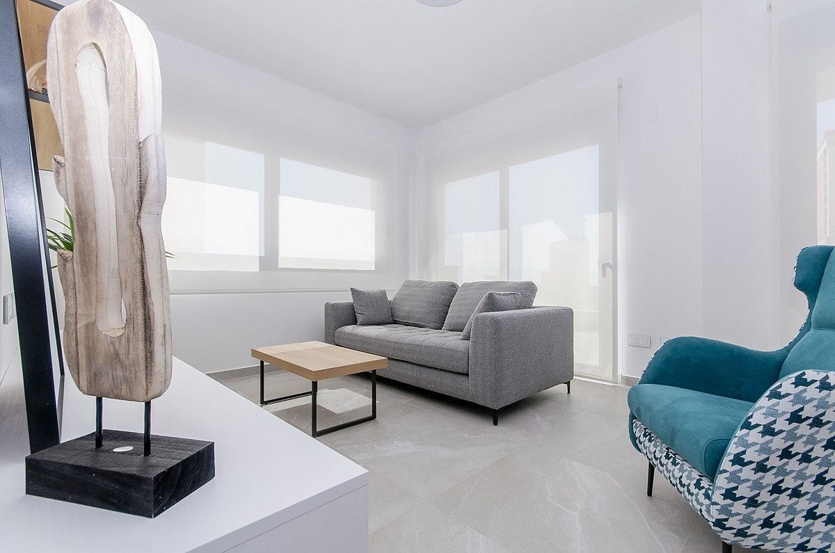 Chalet de obra nueva con piscina privada en San Miguel de Salinas — 3 Dorm.