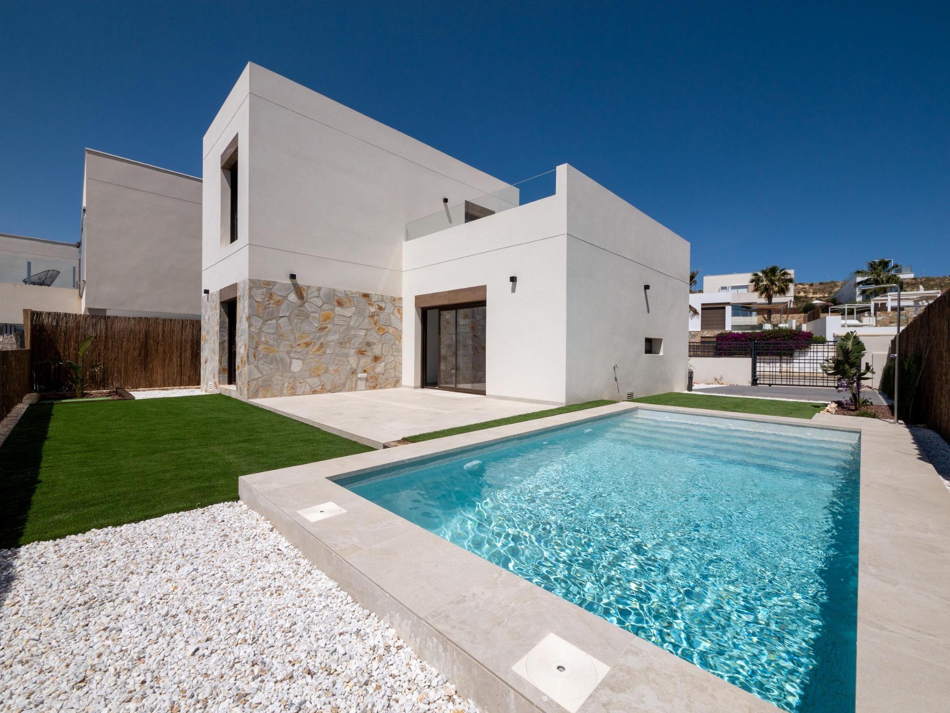 Villa de obra nueva en La Finca Golf, Algorfa – Piscina y diseño moderno