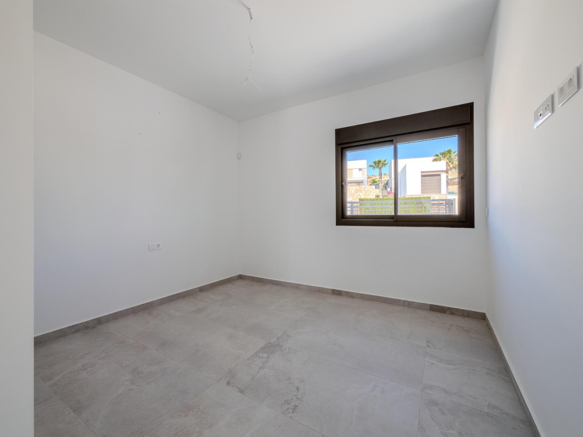Villa de obra nueva en La Finca Golf, Algorfa – Piscina y diseño moderno