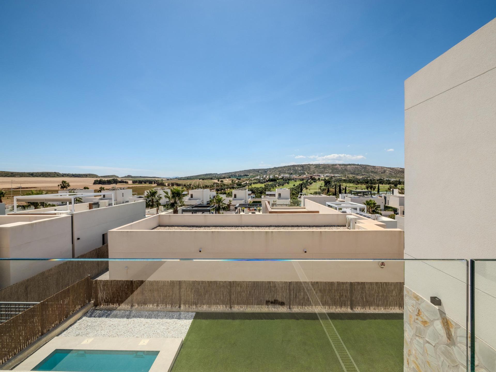Villa de obra nueva en La Finca Golf, Algorfa – Piscina y diseño moderno