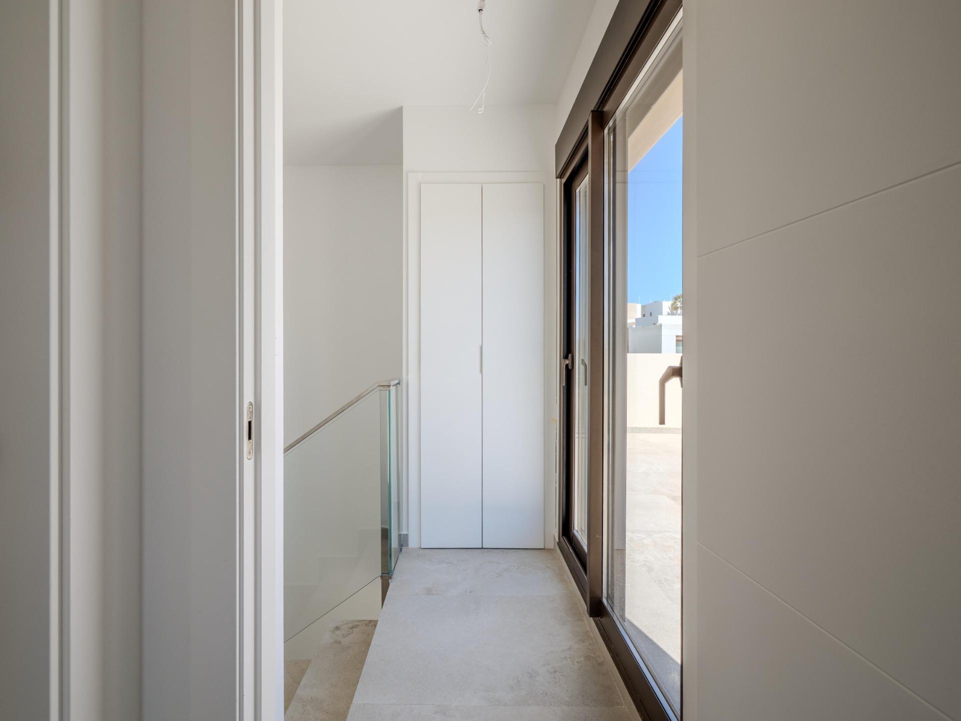 Villa de obra nueva en La Finca Golf, Algorfa – Piscina y diseño moderno