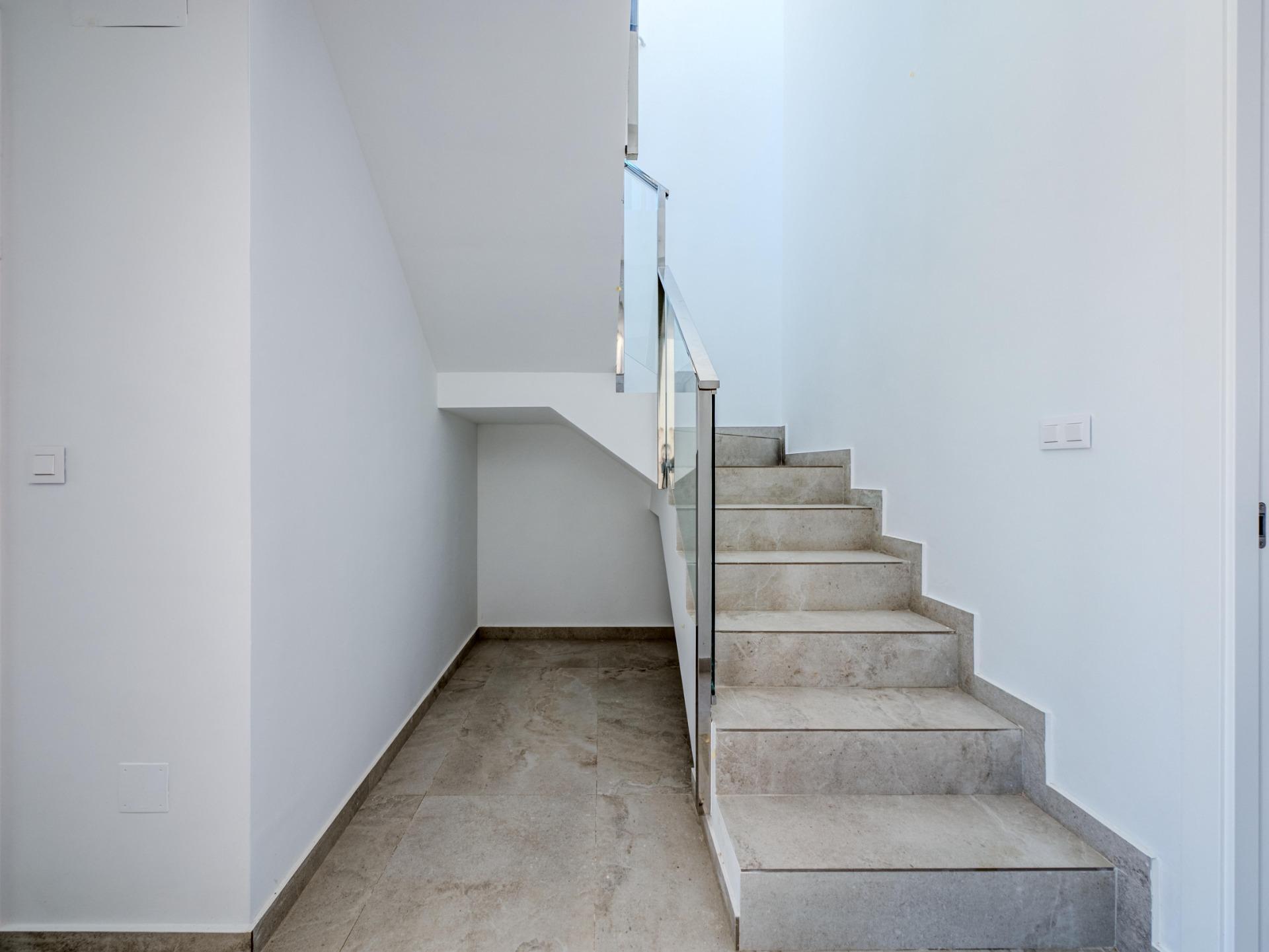 Villa de obra nueva en La Finca Golf, Algorfa – Piscina y diseño moderno