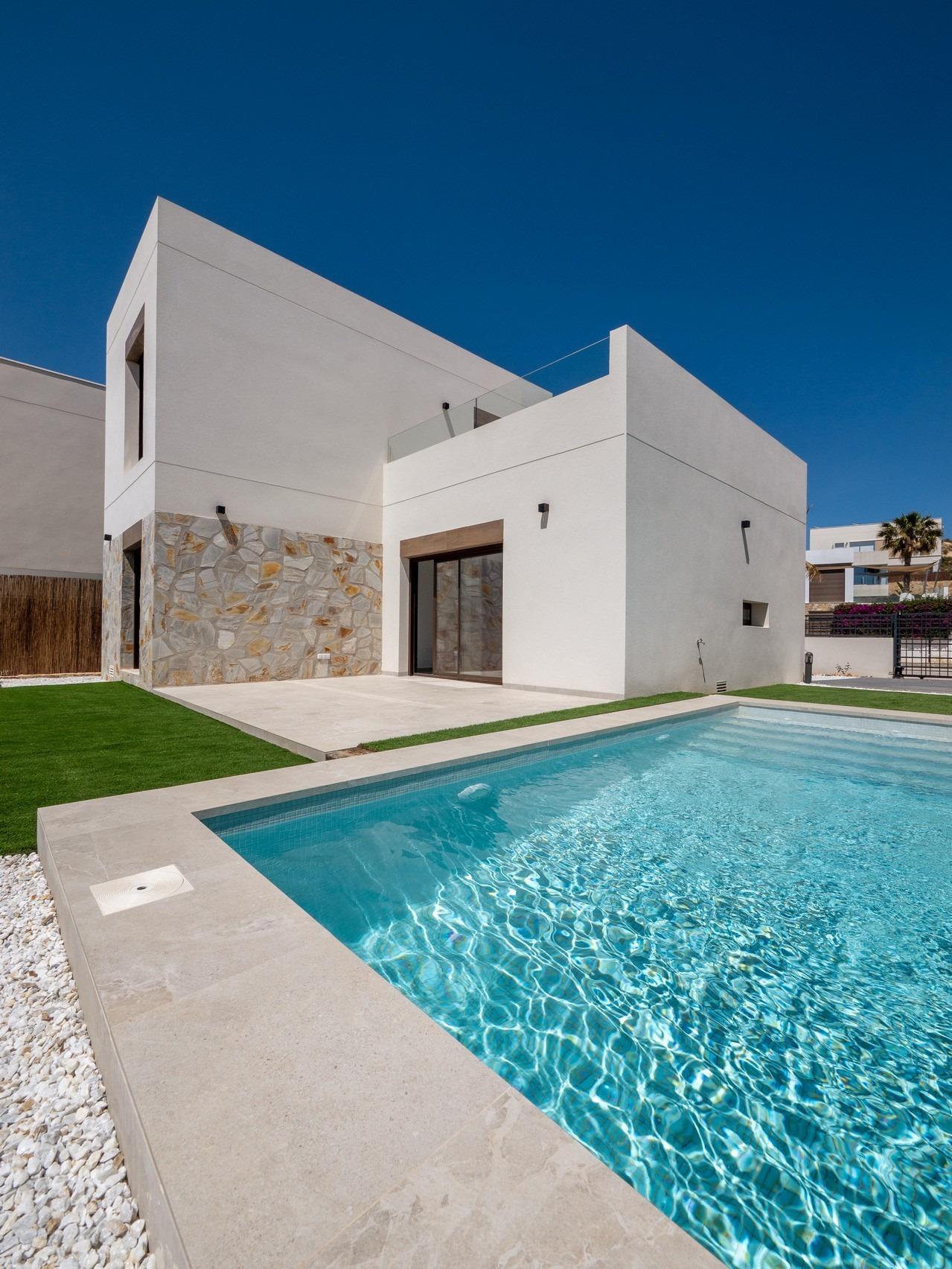 Villa de obra nueva en La Finca Golf, Algorfa – Piscina y diseño moderno