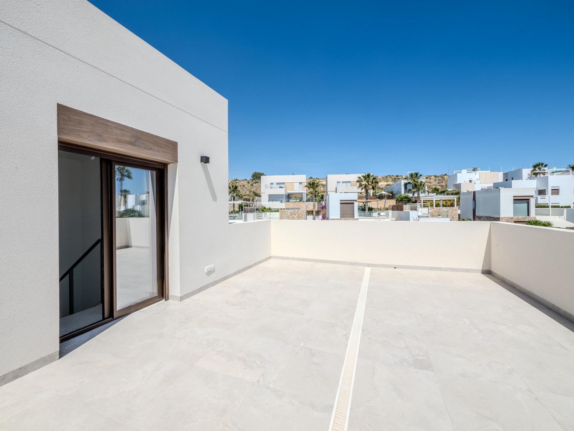 Villa de obra nueva en La Finca Golf, Algorfa – Piscina y diseño moderno