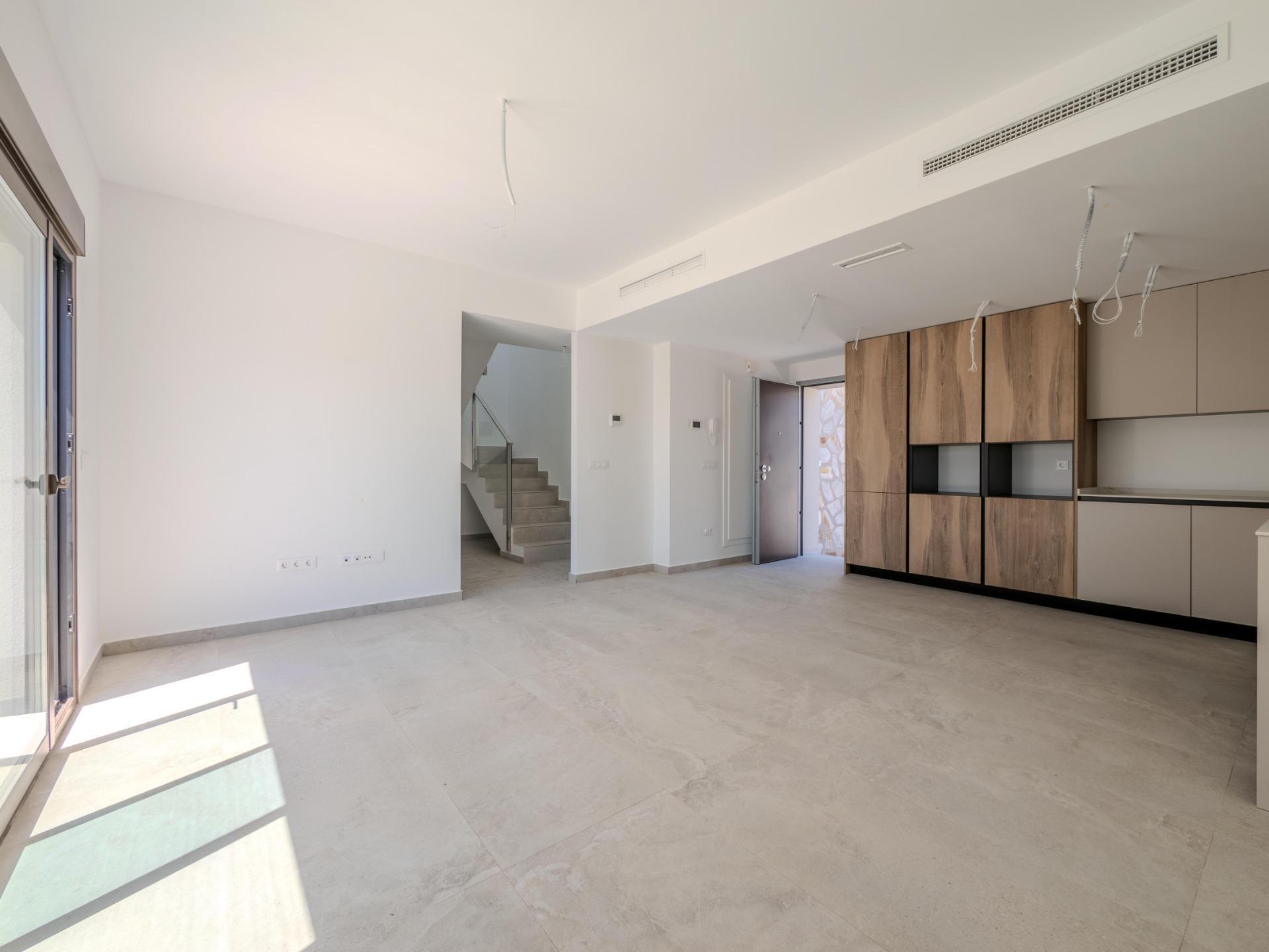 Villa de obra nueva en La Finca Golf, Algorfa – Piscina y diseño moderno