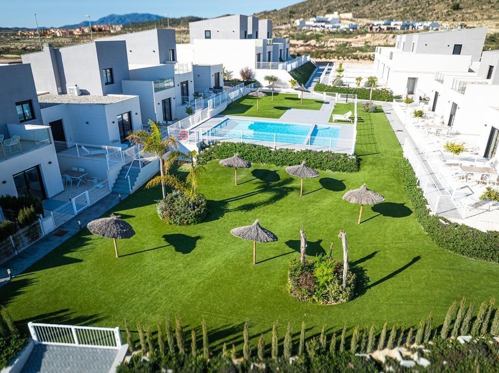 Villa de obra nueva con piscina privada en Altaona Golf Resort — 3 dorm.