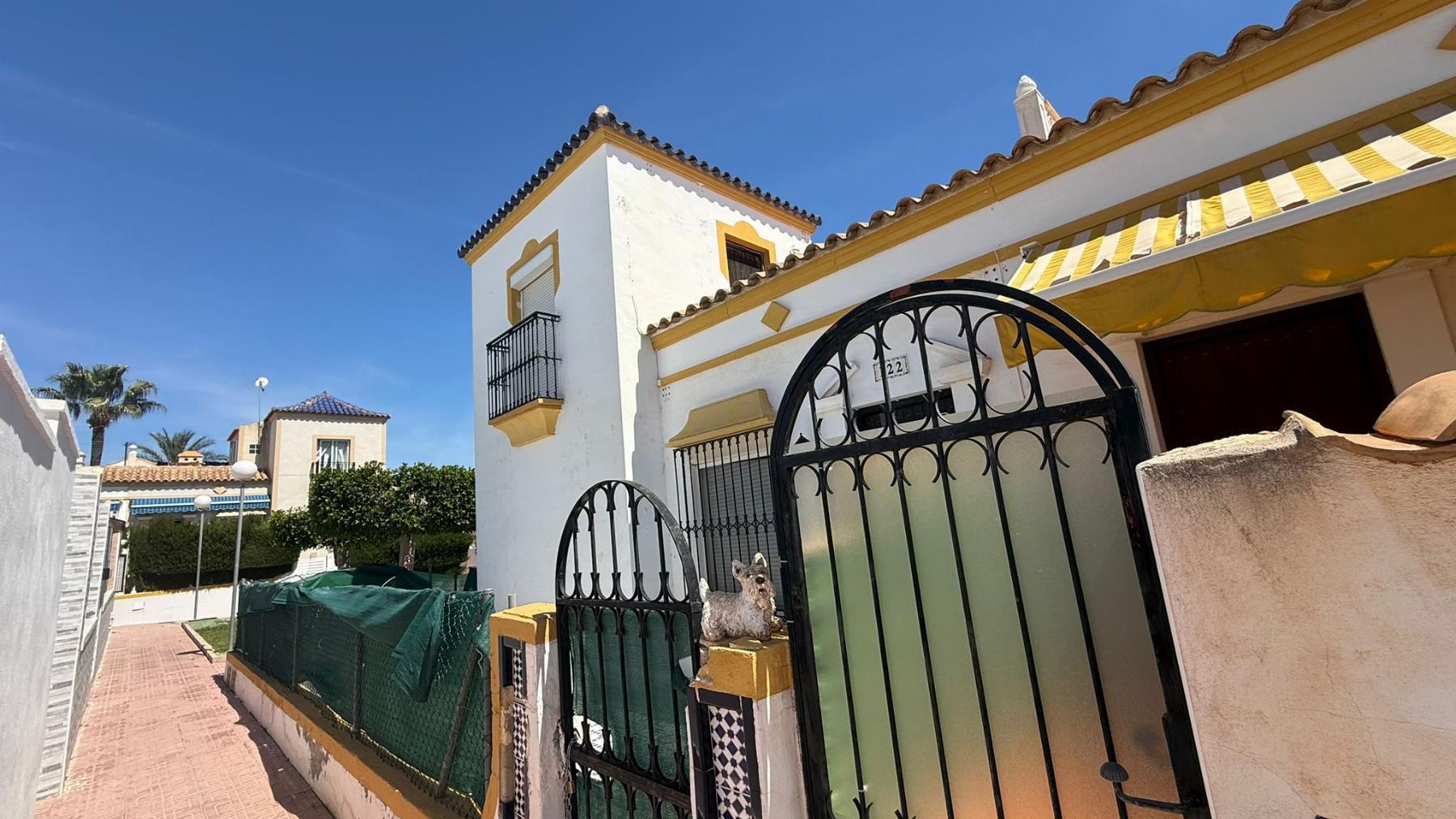 Bungalow de 3 dorm. con jardín y solárium en Los Altos, Torrevieja