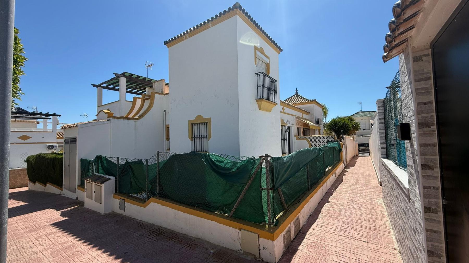 Bungalow de 3 dorm. con jardín y solárium en Los Altos, Torrevieja
