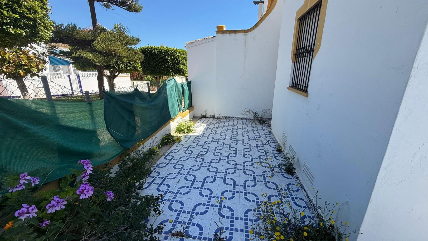 Bungalow de 3 dorm. con jardín y solárium en Los Altos, Torrevieja