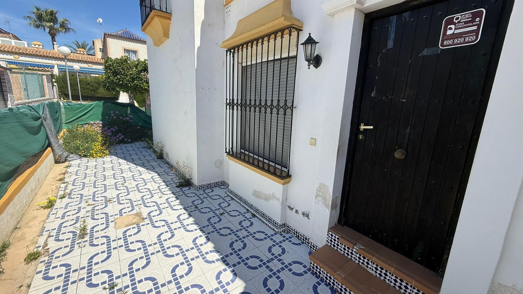 Bungalow de 3 dorm. con jardín y solárium en Los Altos, Torrevieja