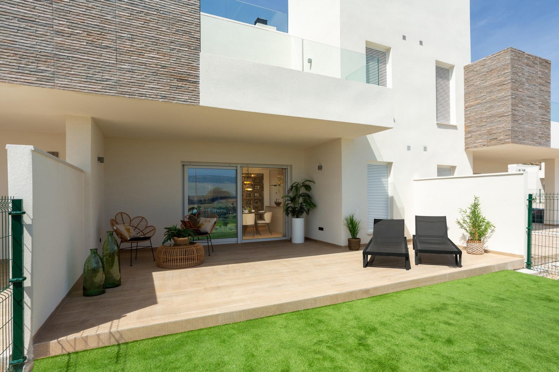 Chalet de obra nueva con piscina privada en La Finca Golf, Algorfa — 3 dorm.