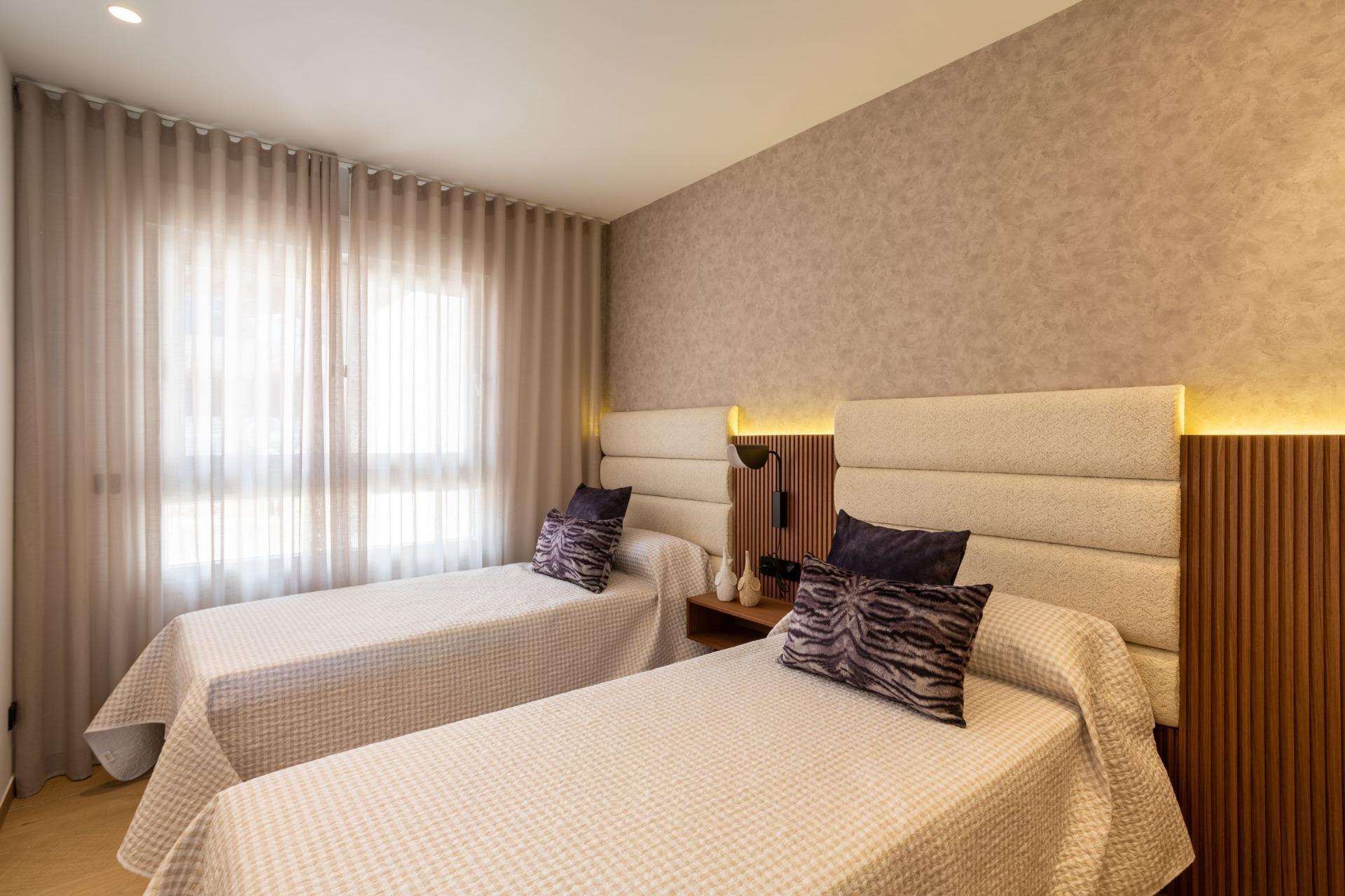 Chalet de obra nueva con piscina privada en La Finca Golf, Algorfa — 3 dorm.