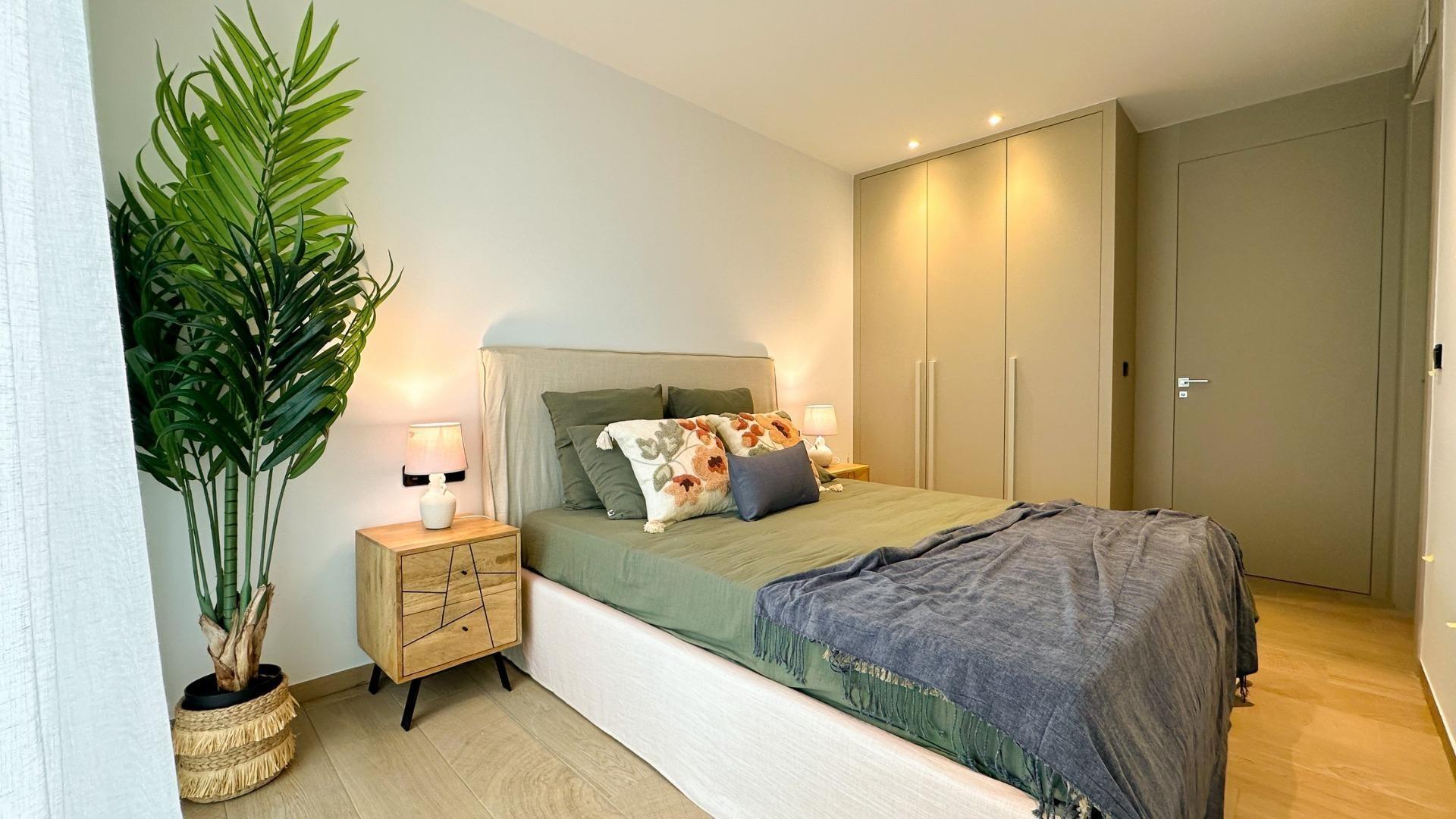 Chalet de Obra Nueva en La Finca Golf con Piscina Privada — 3 Dorm. y 2 Baños