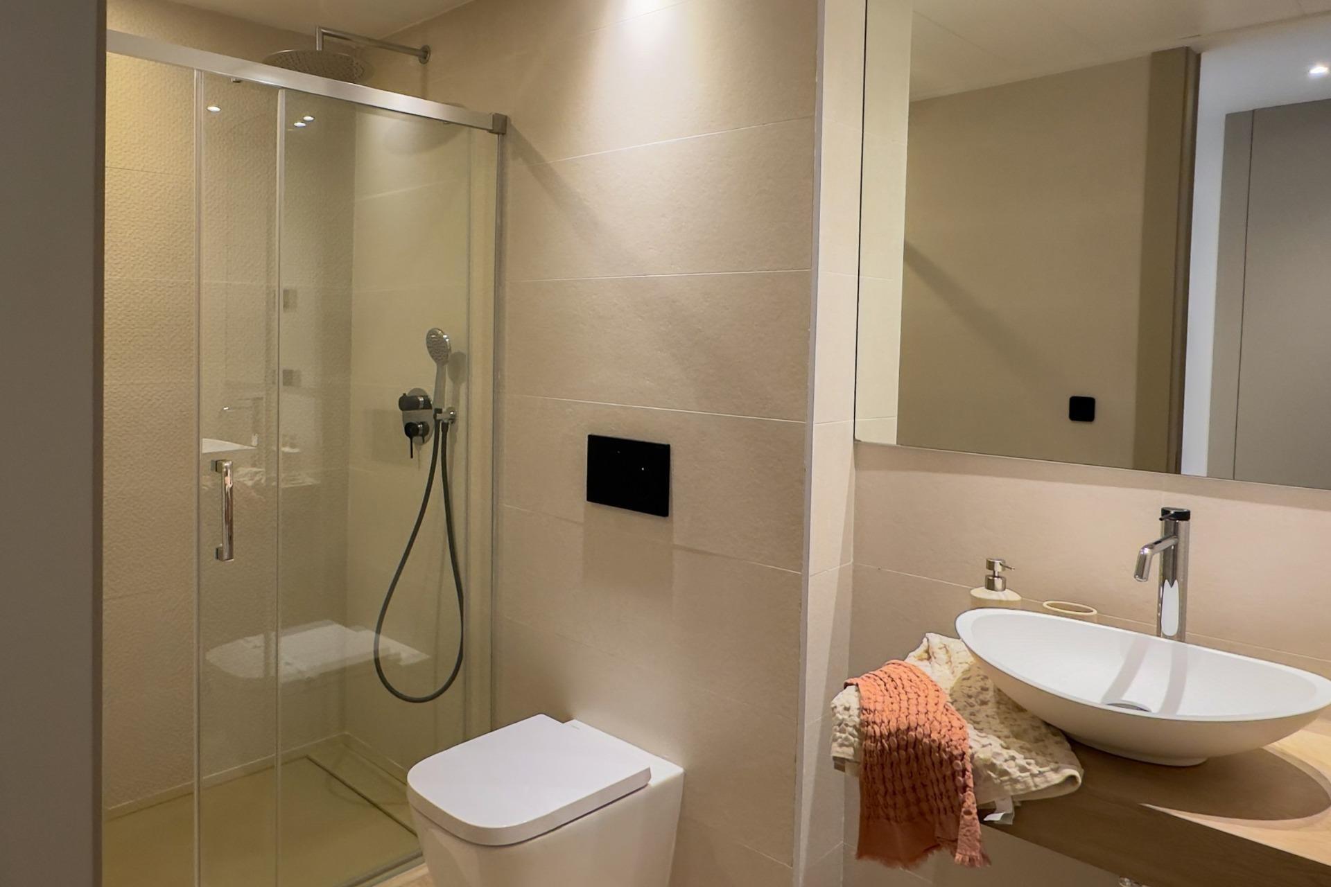 Chalet de Obra Nueva en La Finca Golf con Piscina Privada — 3 Dorm. y 2 Baños