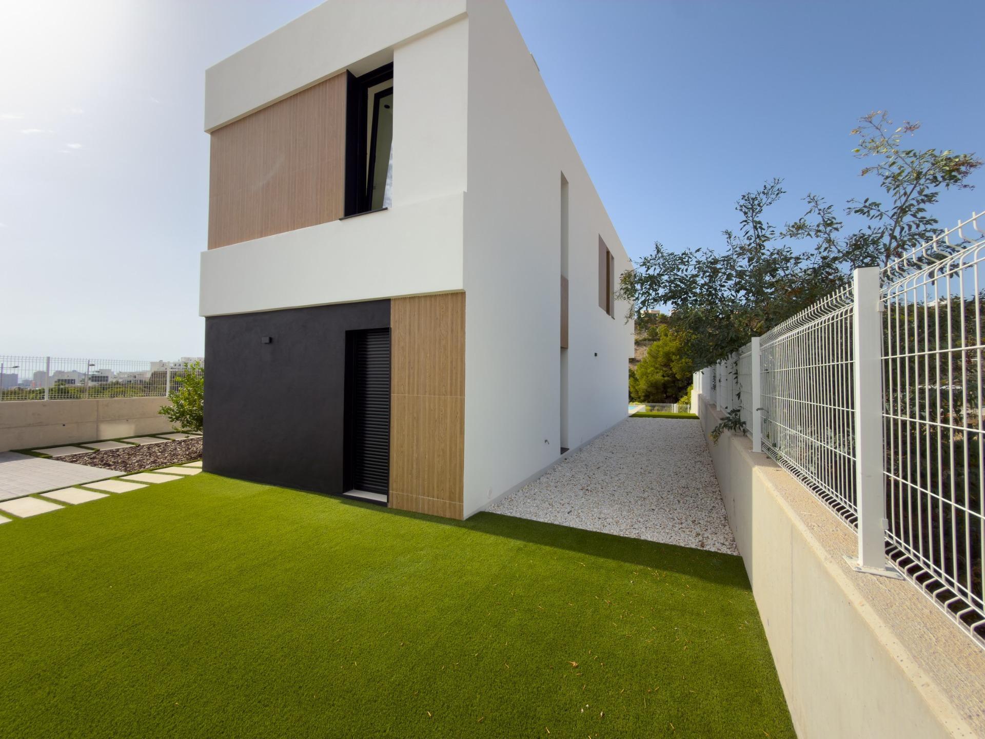Villa de obra nueva con piscina privada y vistas al mar en Finestrat — 3 dorm.