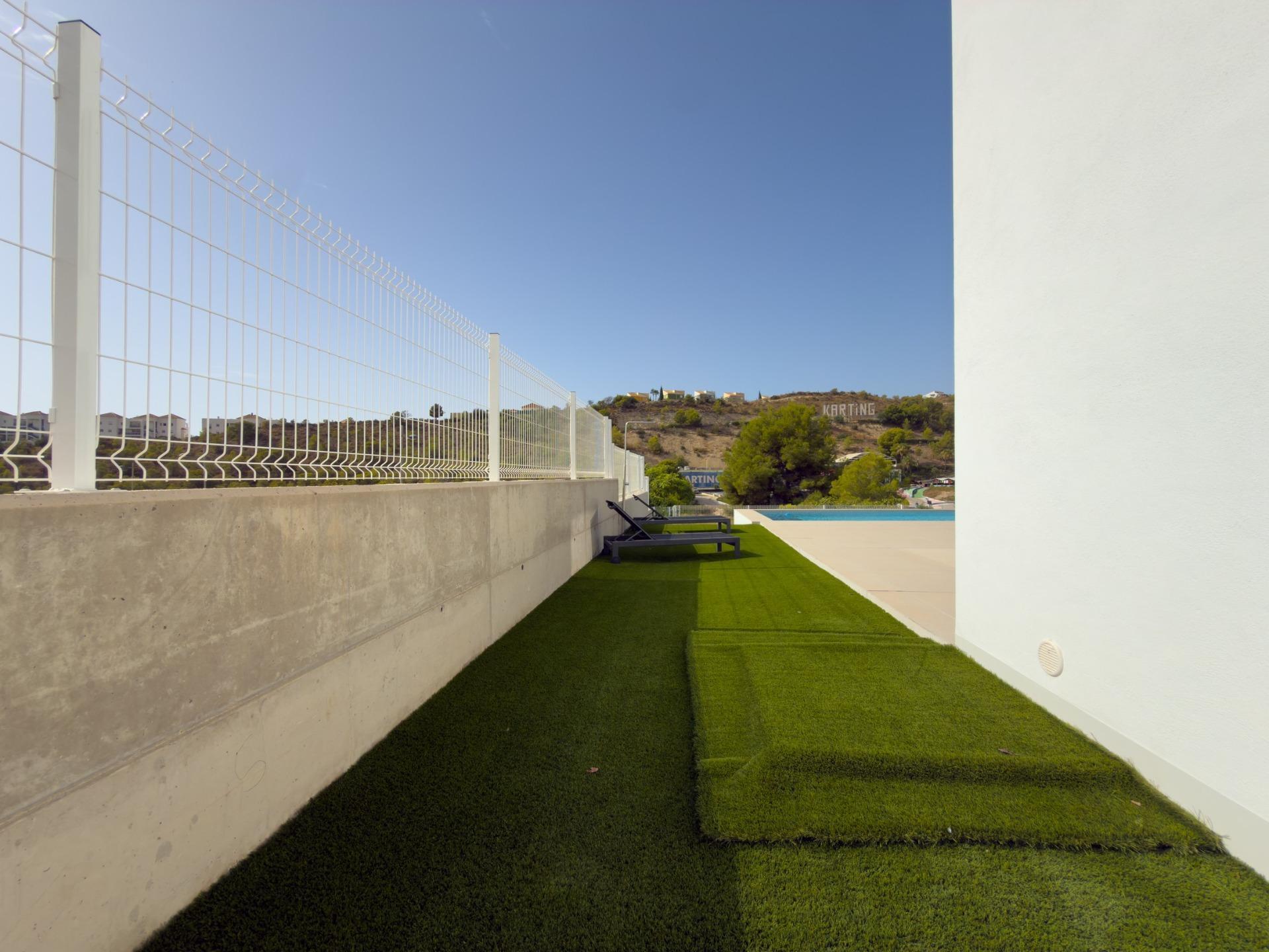 Villa de obra nueva con piscina privada y vistas al mar en Finestrat — 3 dorm.