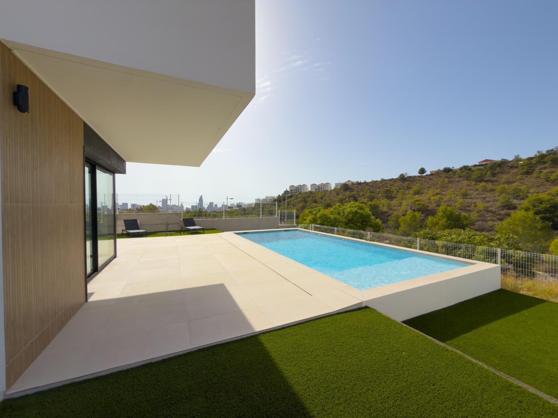 Villa de obra nueva con piscina privada y vistas al mar en Finestrat — 3 dorm.