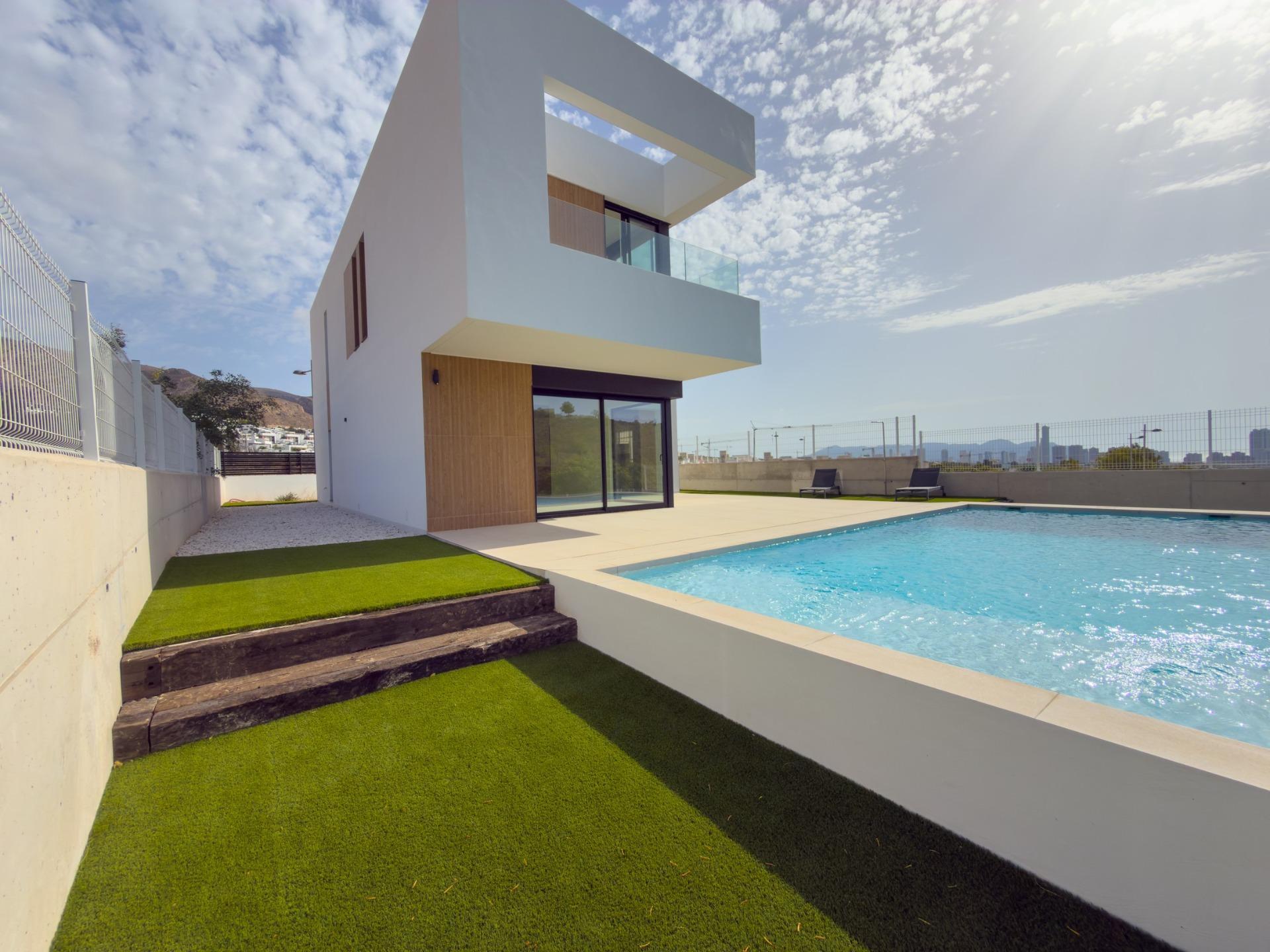 Villa de obra nueva con piscina privada y vistas al mar en Finestrat — 3 dorm.
