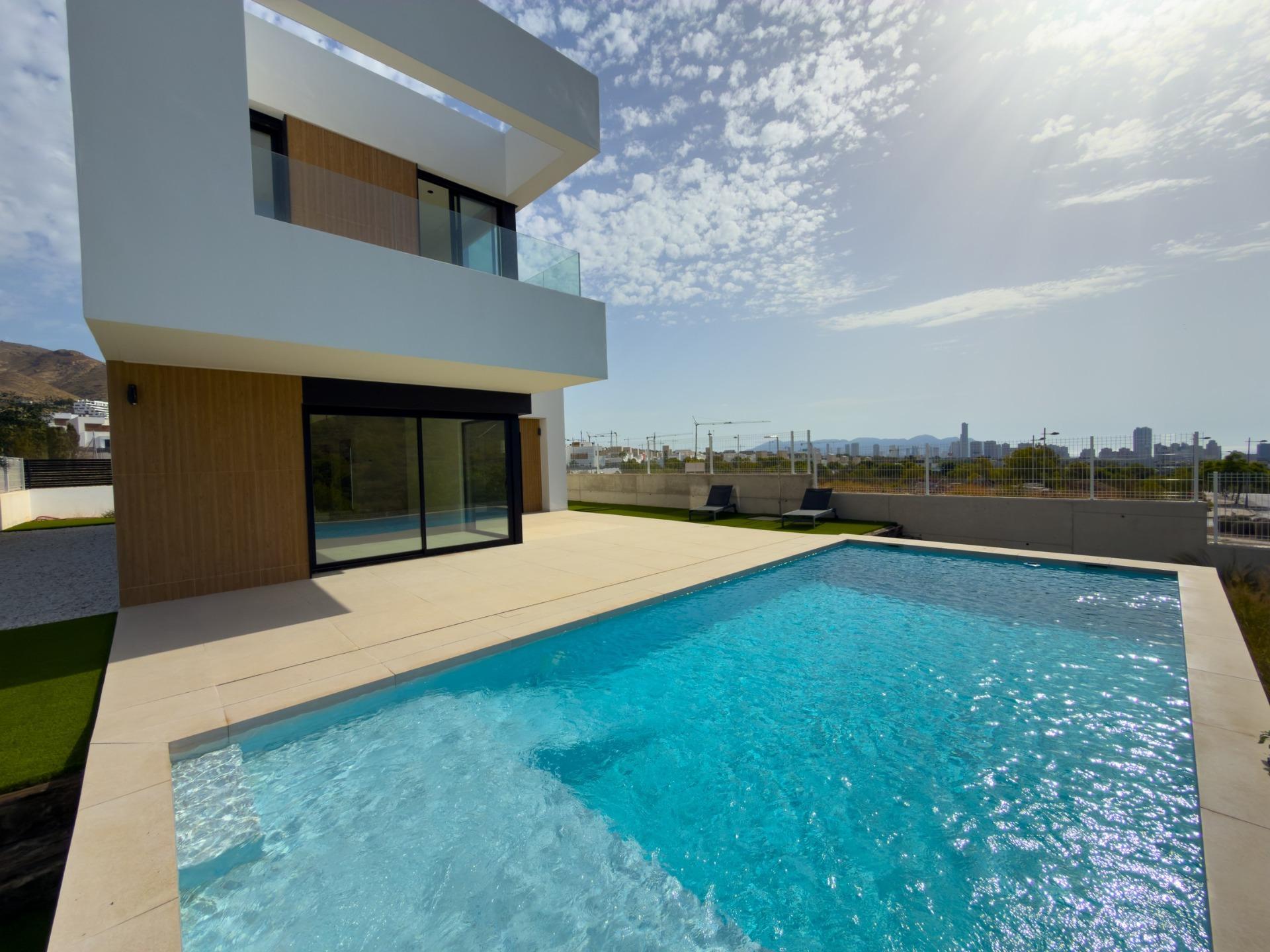 Villa de obra nueva con piscina privada y vistas al mar en Finestrat — 3 dorm.