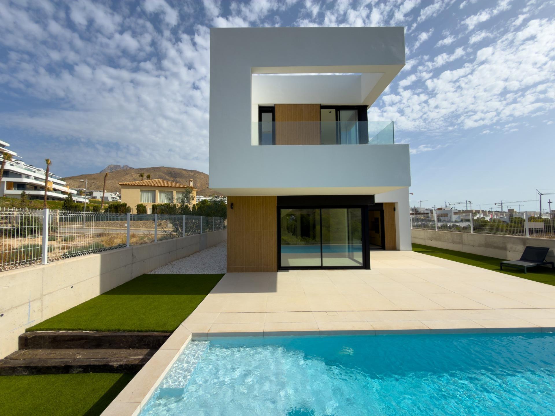 Villa de obra nueva con piscina privada y vistas al mar en Finestrat — 3 dorm.