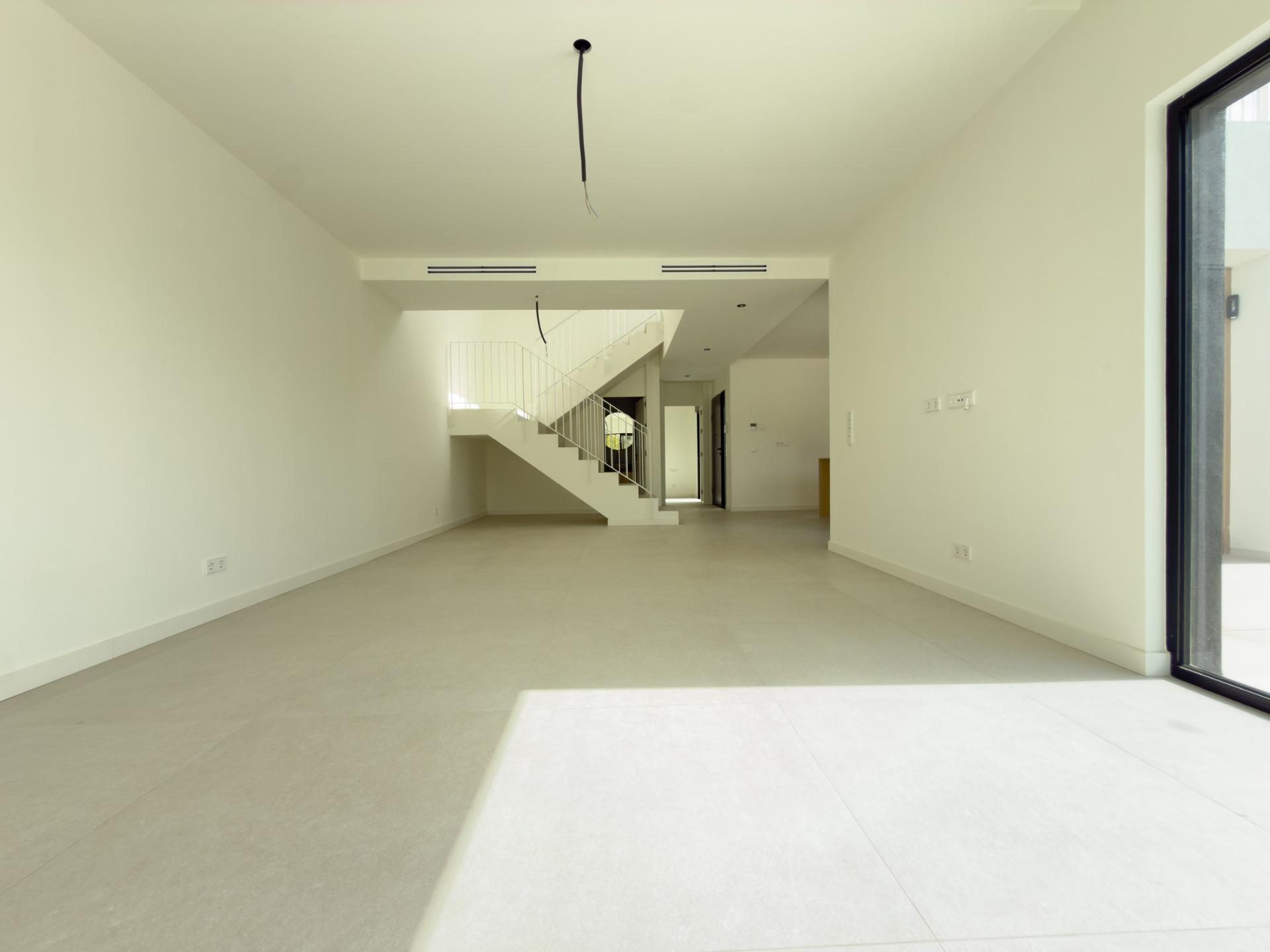 Villa de obra nueva con piscina privada y vistas al mar en Finestrat — 3 dorm.