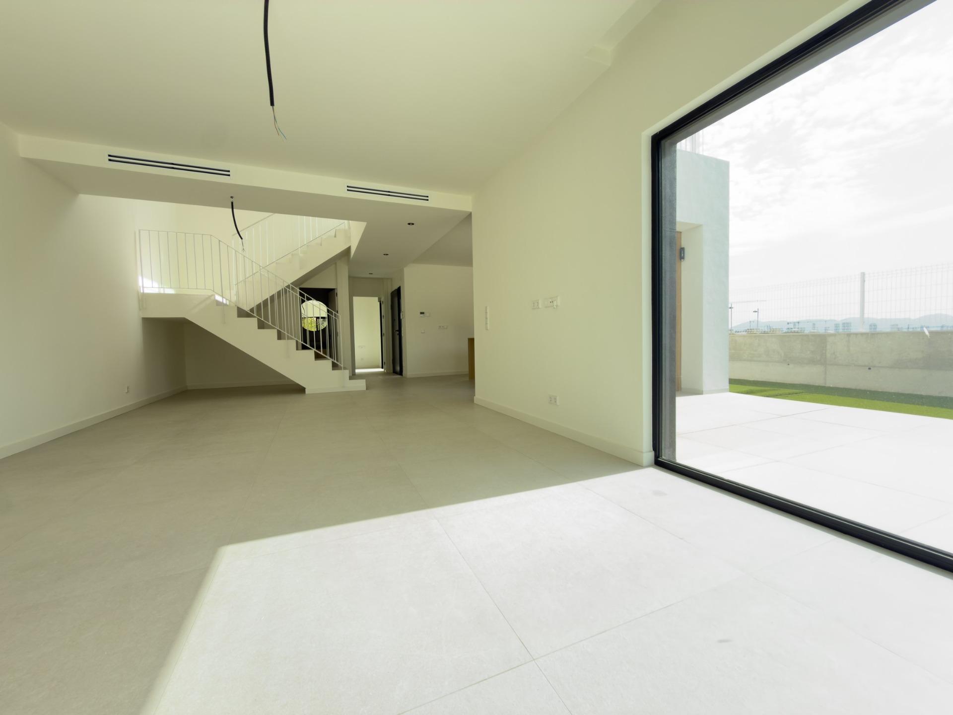 Villa de obra nueva con piscina privada y vistas al mar en Finestrat — 3 dorm.