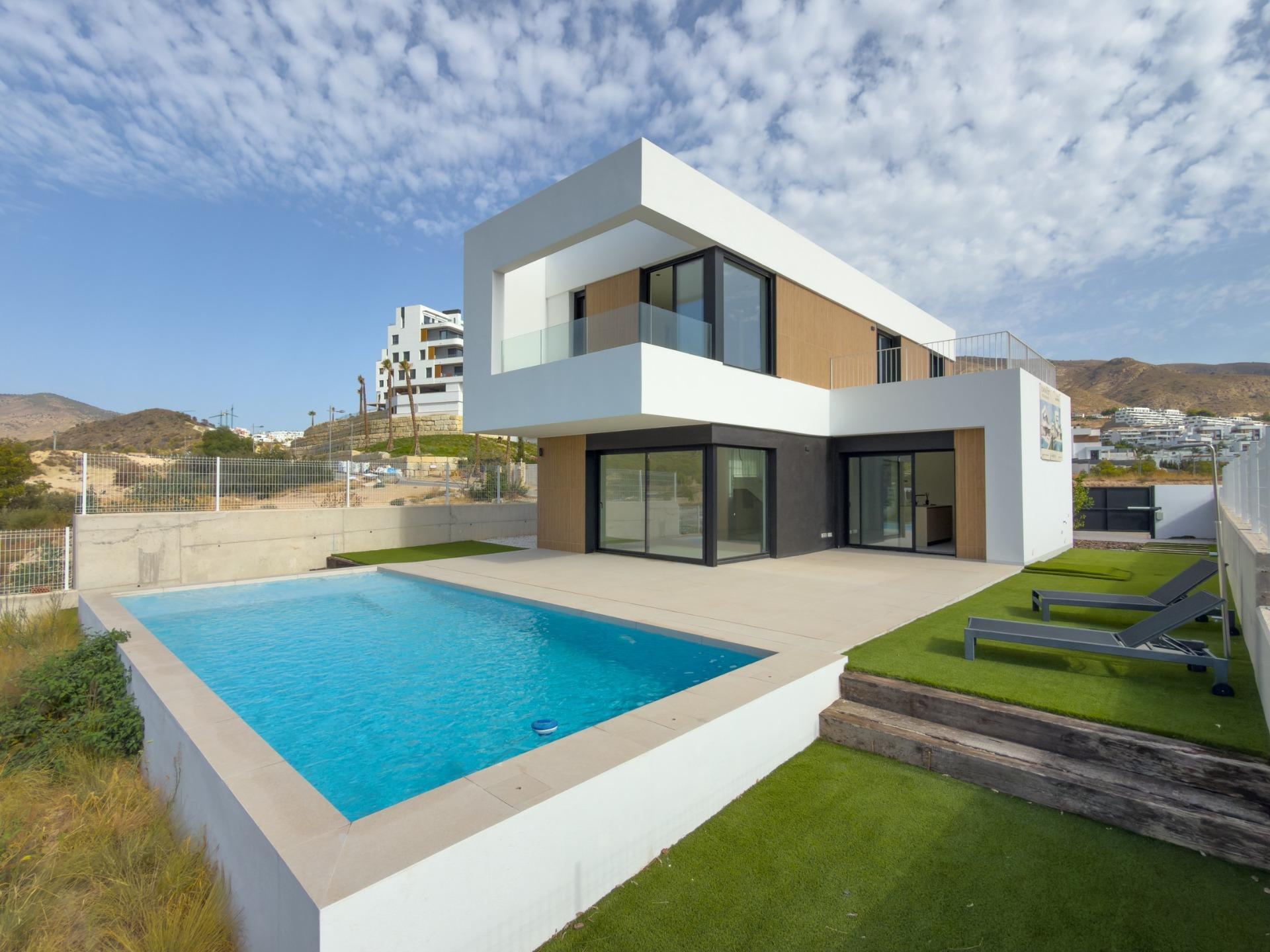Villa de obra nueva con piscina privada y vistas al mar en Finestrat — 3 dorm.