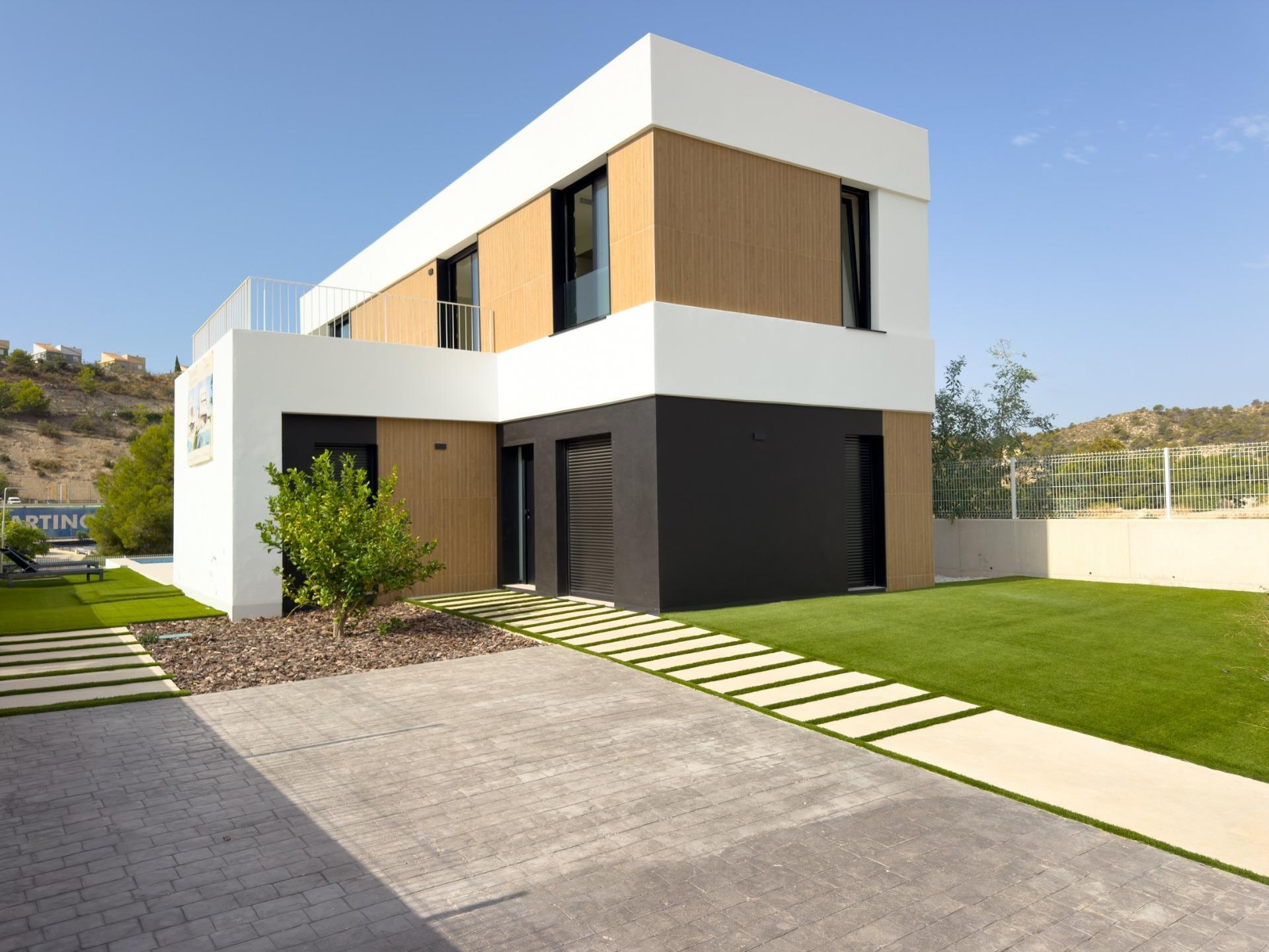 Villa de obra nueva en Finestrat con piscina y vistas al mar — 4 dorm.