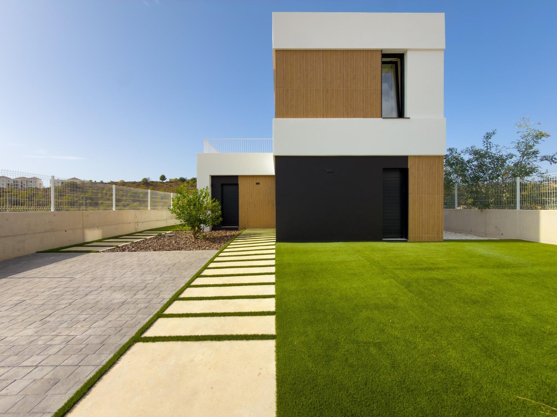 Villa de obra nueva en Finestrat con piscina y vistas al mar — 4 dorm.