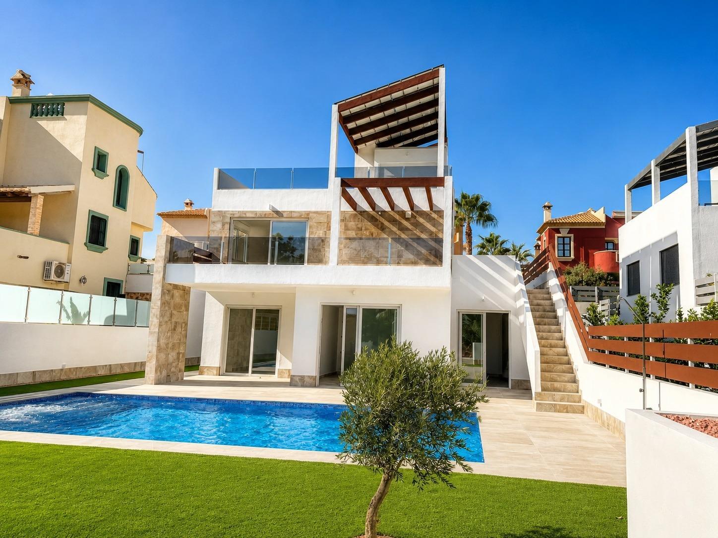 Villa de lujo en 1ª línea de golf en Rojales — 4 dorm. y piscina privada