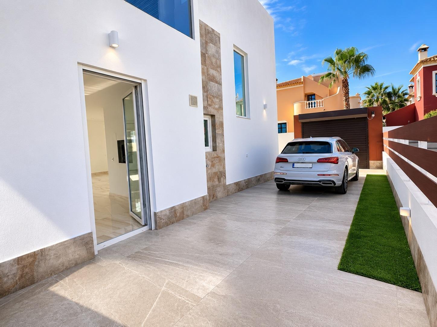 Villa de lujo en 1ª línea de golf en Rojales — 4 dorm. y piscina privada
