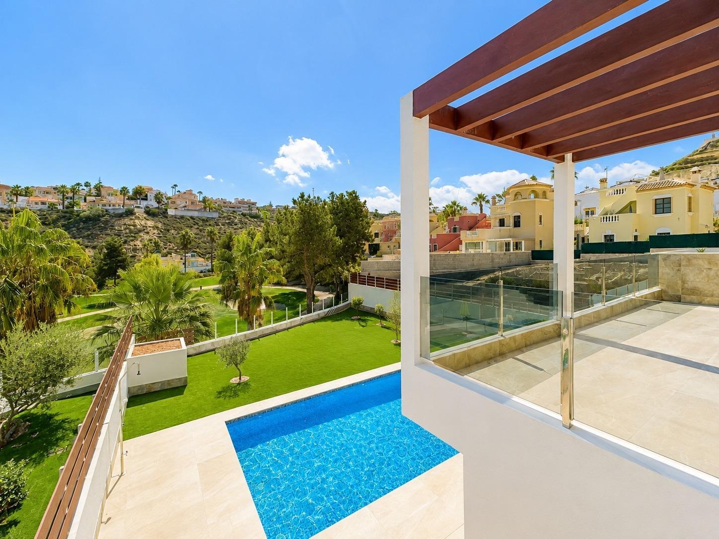 Villa de lujo en 1ª línea de golf en Rojales — 4 dorm. y piscina privada
