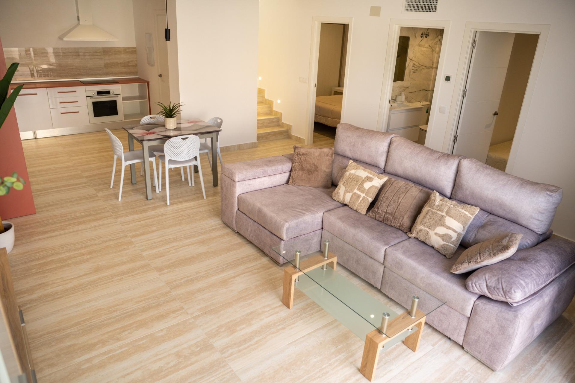 Villa de obra nueva junto al Golf La Marquesa en Ciudad Quesada — 5 dorm. y piscina