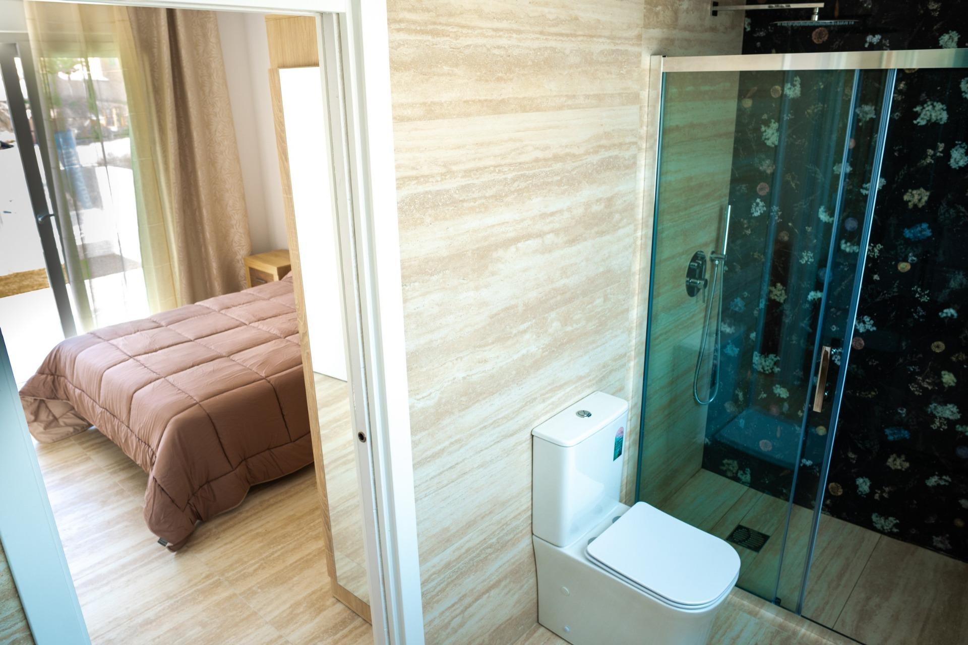 Villa de obra nueva junto al Golf La Marquesa en Ciudad Quesada — 5 dorm. y piscina