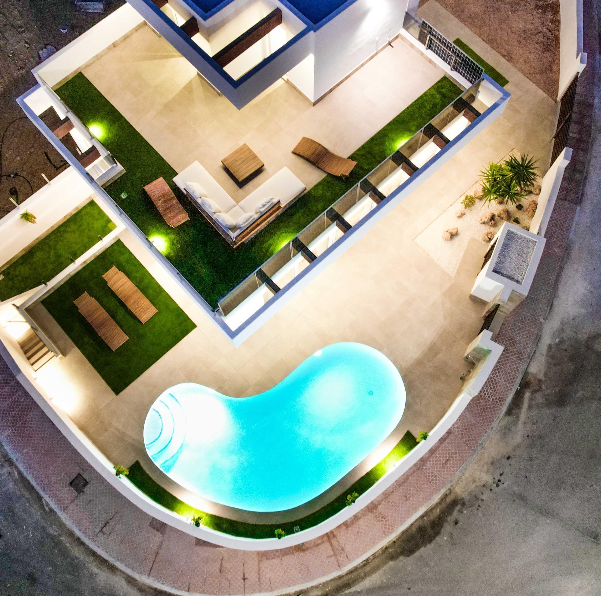 Villa de obra nueva junto al Golf La Marquesa en Ciudad Quesada — 5 dorm. y piscina