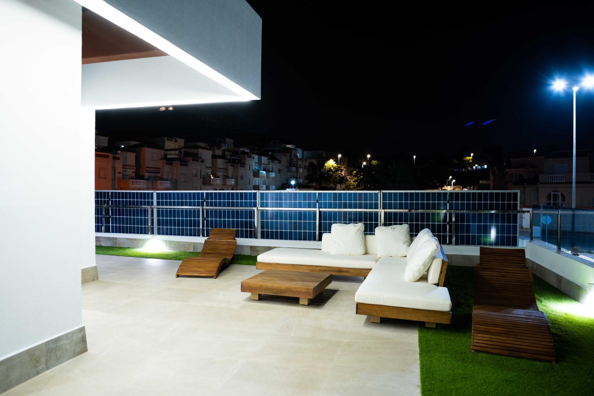 Villa de obra nueva junto al Golf La Marquesa en Ciudad Quesada — 5 dorm. y piscina