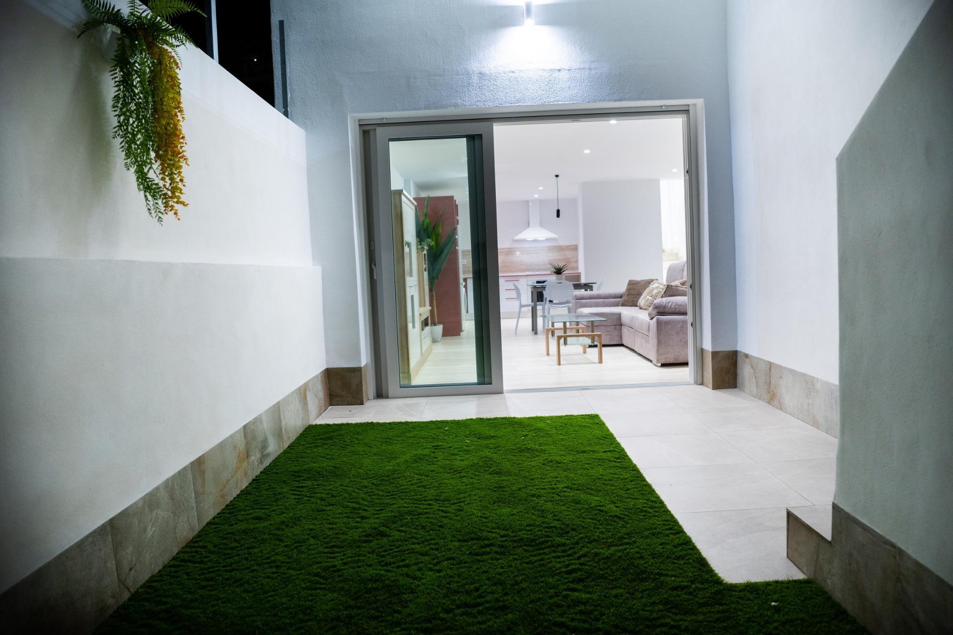 Villa de obra nueva junto al Golf La Marquesa en Ciudad Quesada — 5 dorm. y piscina