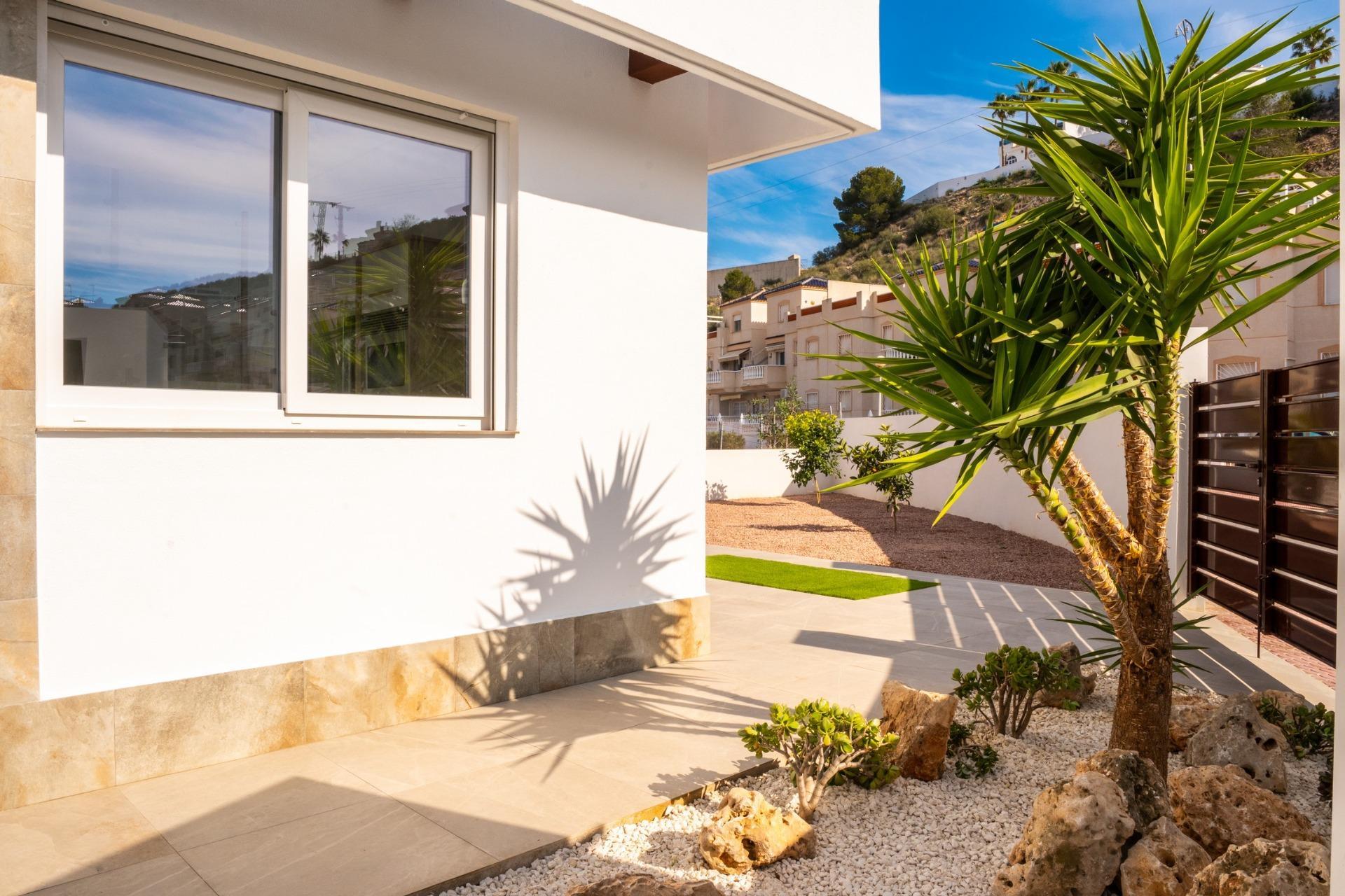 Villa de obra nueva junto al Golf La Marquesa en Ciudad Quesada — 5 dorm. y piscina