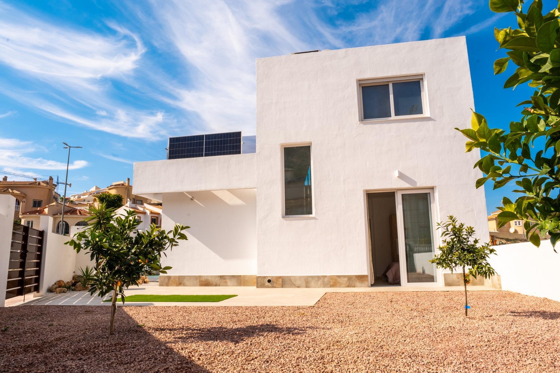 Villa de obra nueva junto al Golf La Marquesa en Ciudad Quesada — 5 dorm. y piscina