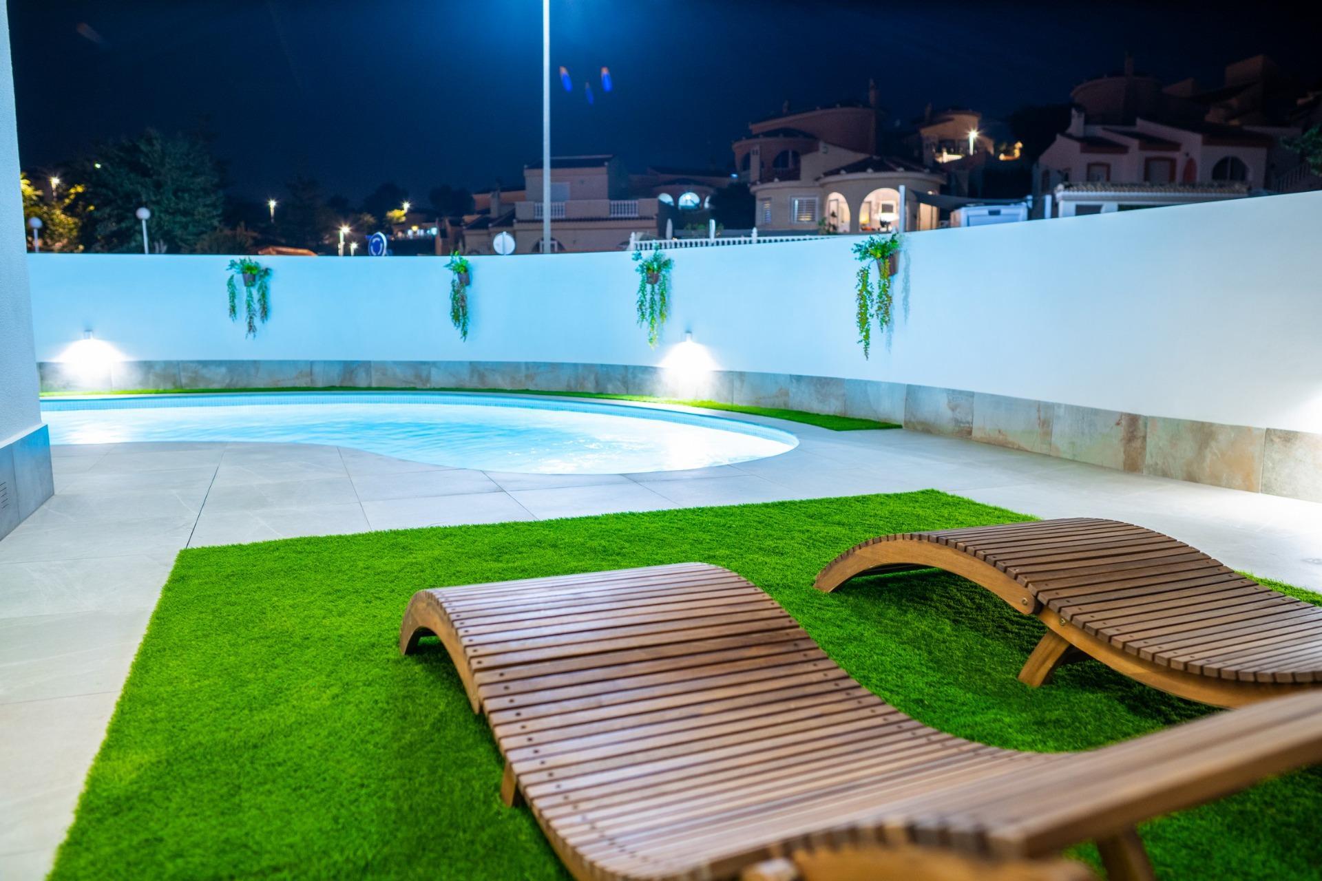 Villa de obra nueva junto al Golf La Marquesa en Ciudad Quesada — 5 dorm. y piscina