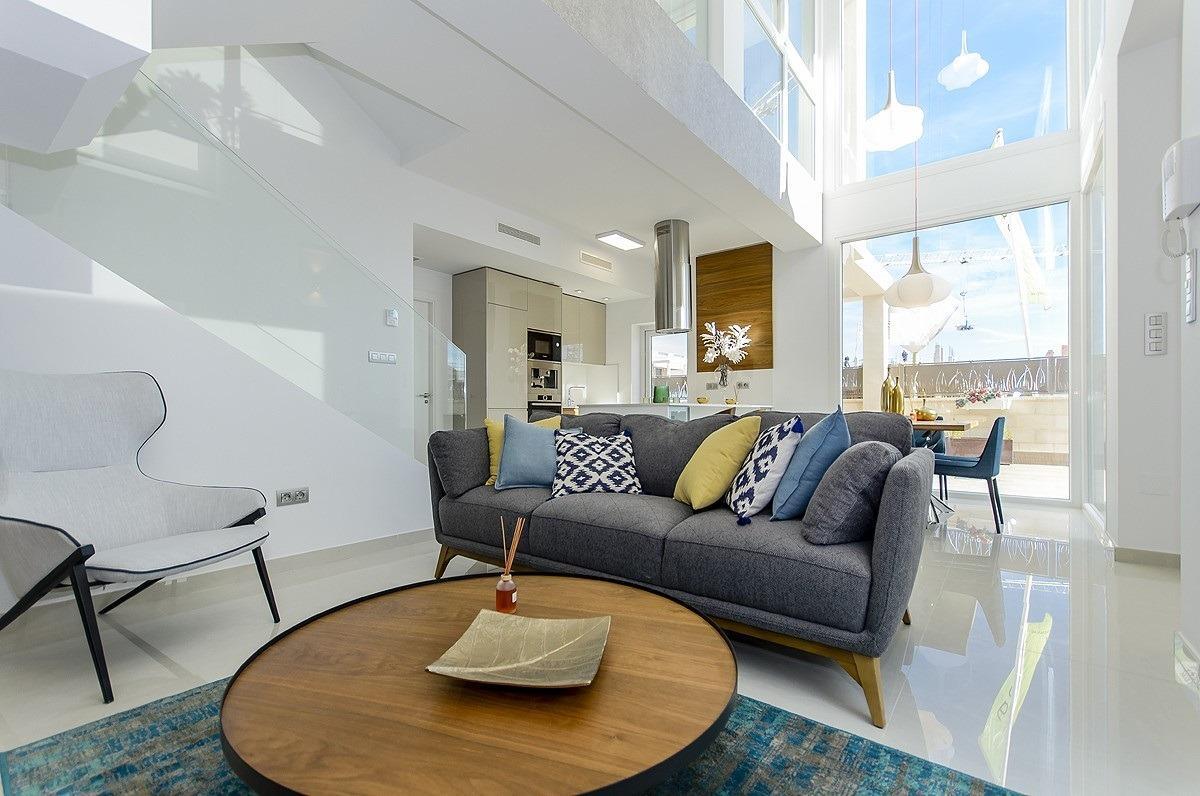 Villa de obra nueva con piscina privada en Los Montesinos — 5 dorm. y 4 baños