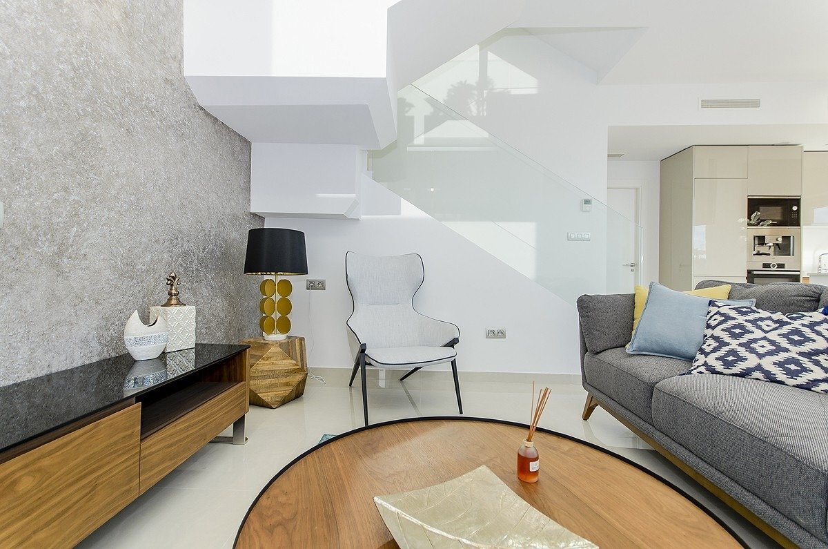Villa de obra nueva con piscina privada en Los Montesinos — 5 dorm. y 4 baños