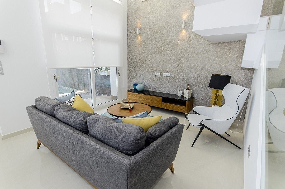 Villa de obra nueva con piscina privada en Los Montesinos — 5 dorm. y 4 baños